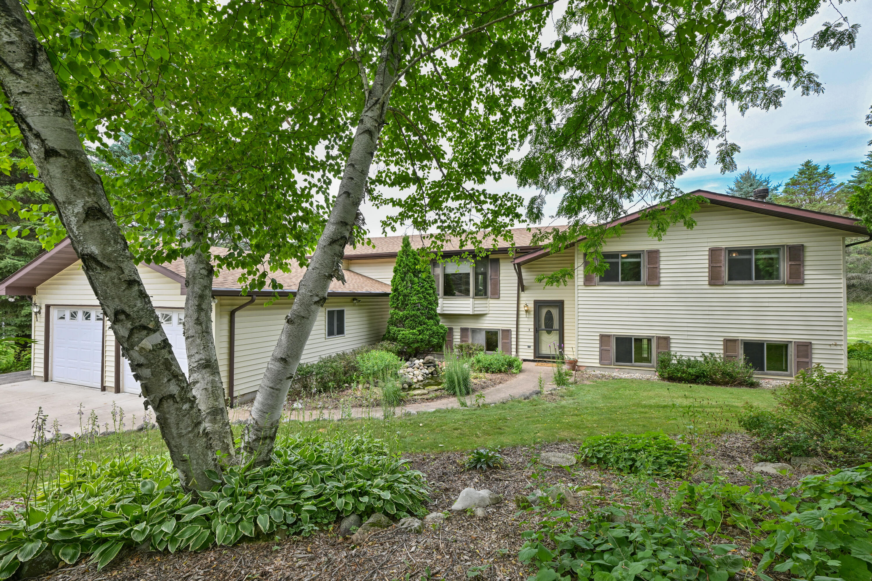 4751 E Oakview Dr — photo
