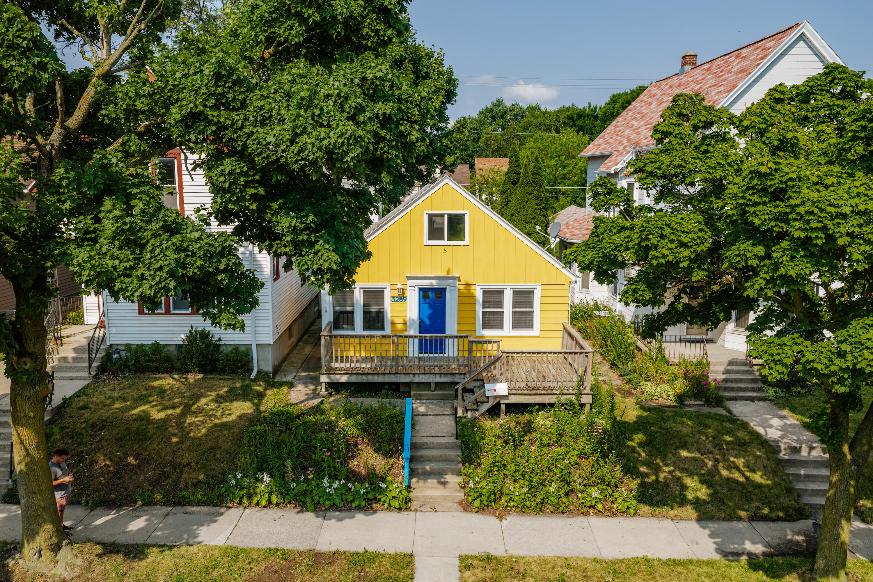 3269 N Oakland Ave — photo