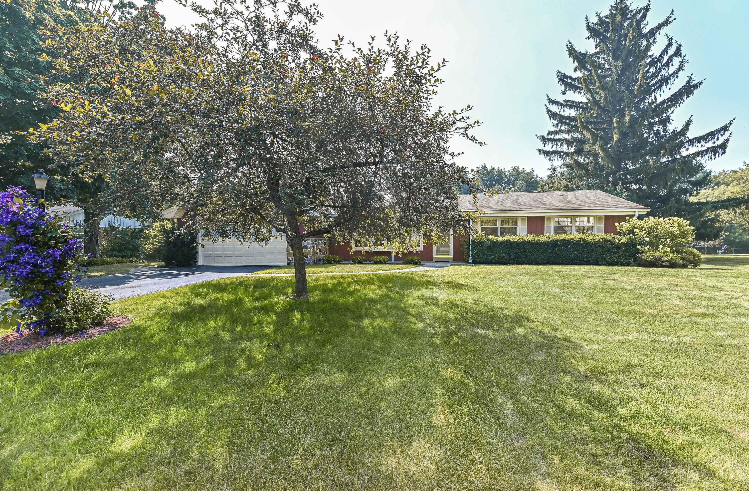 18571 W Hillcrest Dr — photo