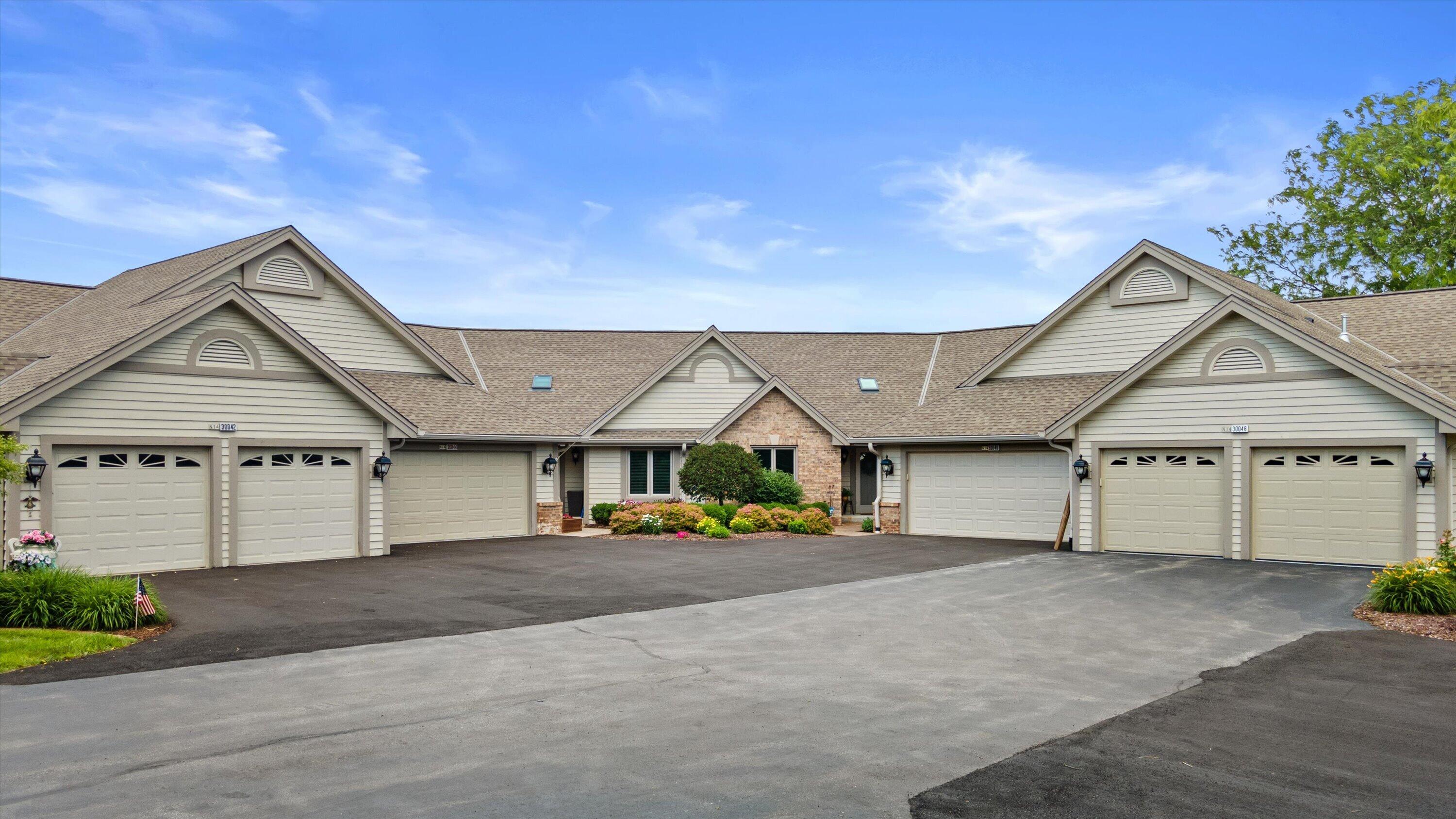 N14W30046 High Ridge Rd, Delafield, WI 53072 — photo 2