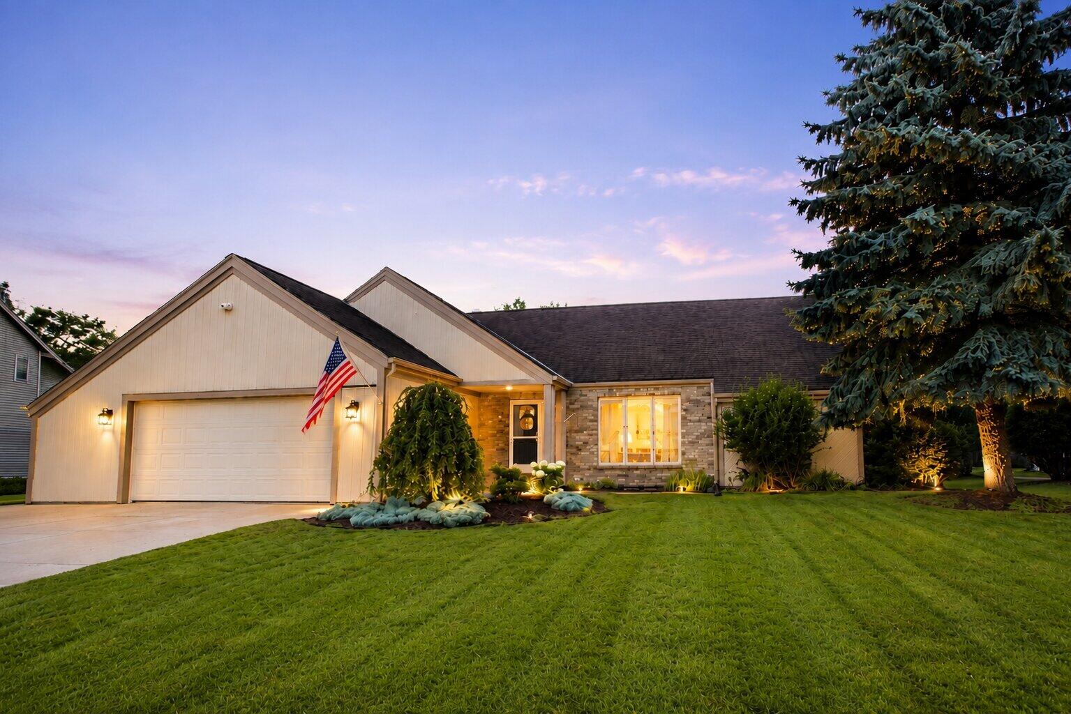 W226N2555 Oakwood Ln — photo