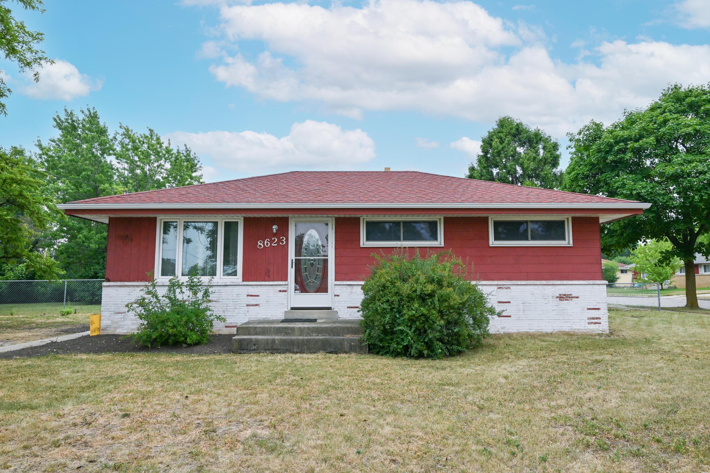 8623 W Mill Rd — photo