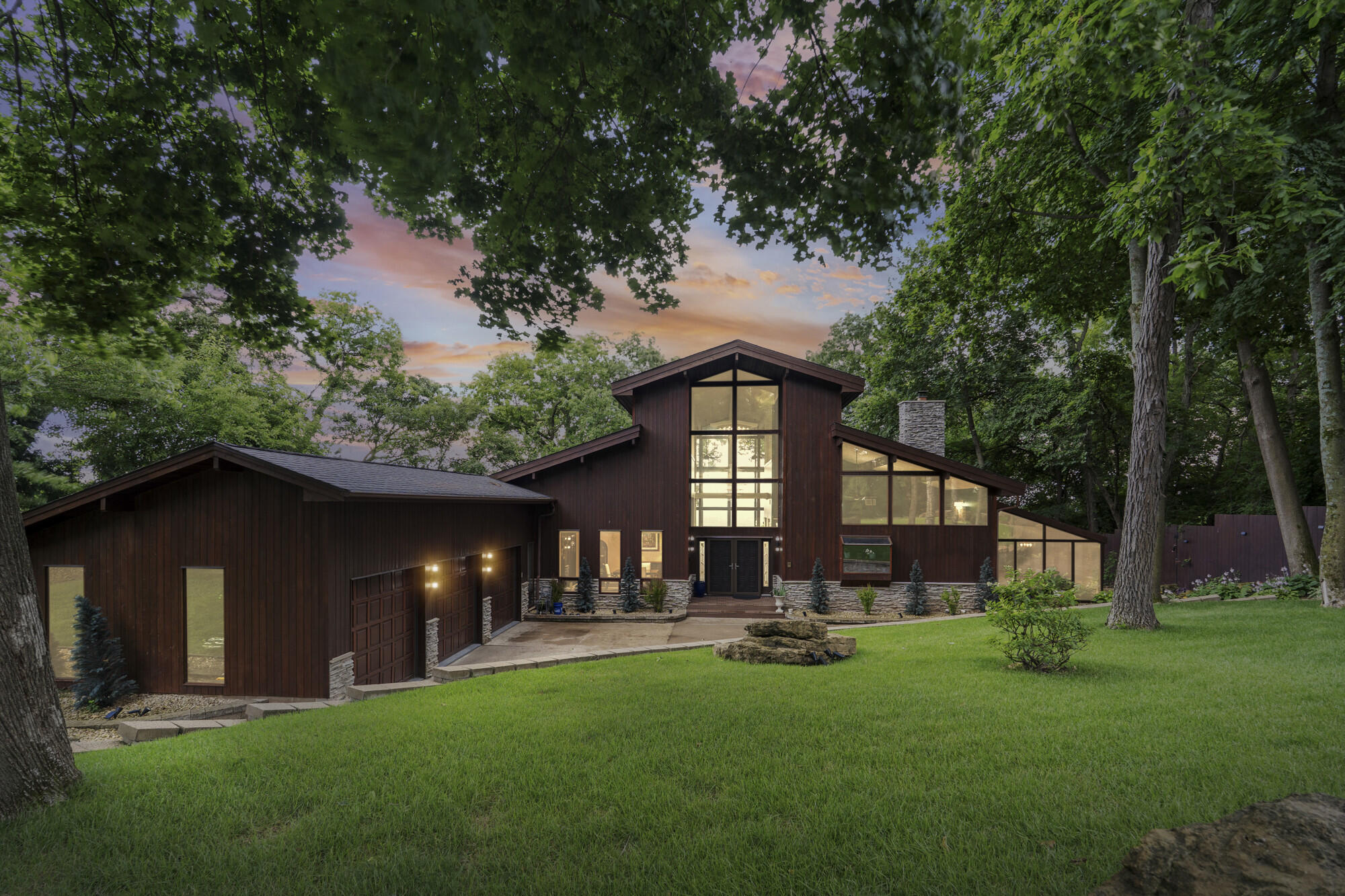 1555 Crescent Hills Dr — photo