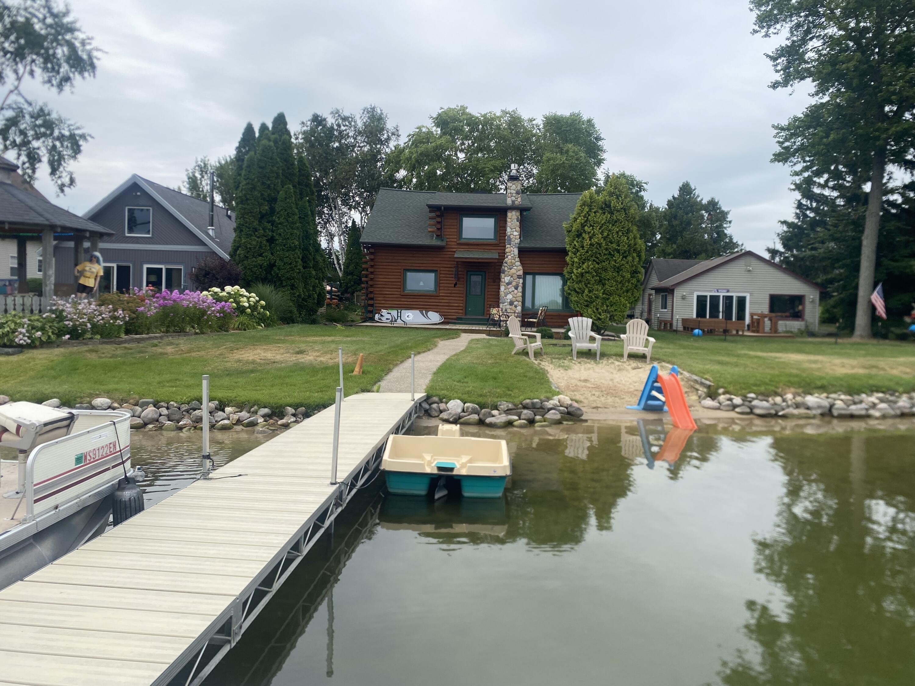 W988 Shorewood Dr — photo