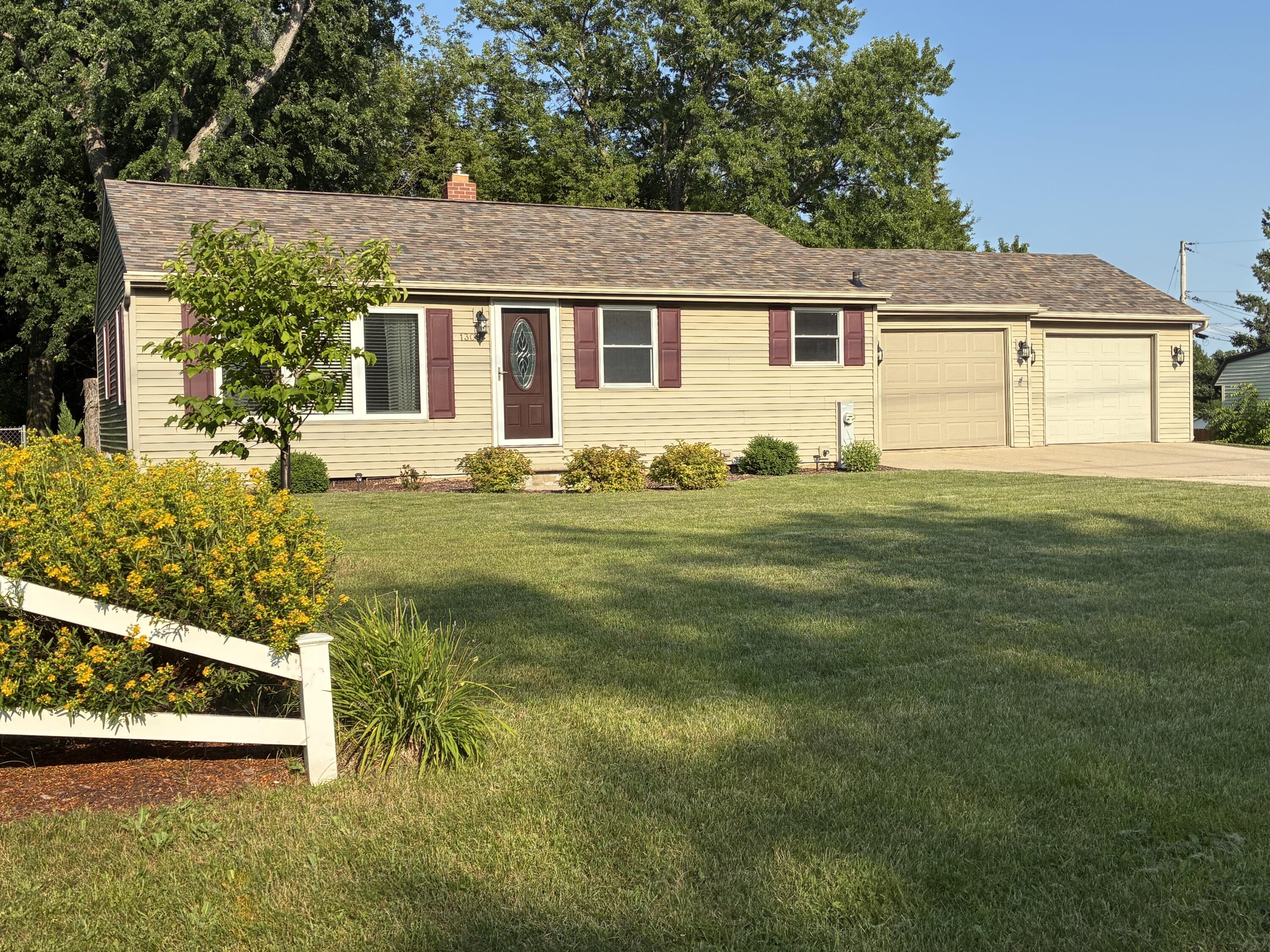 1309 Crestwood Dr — photo