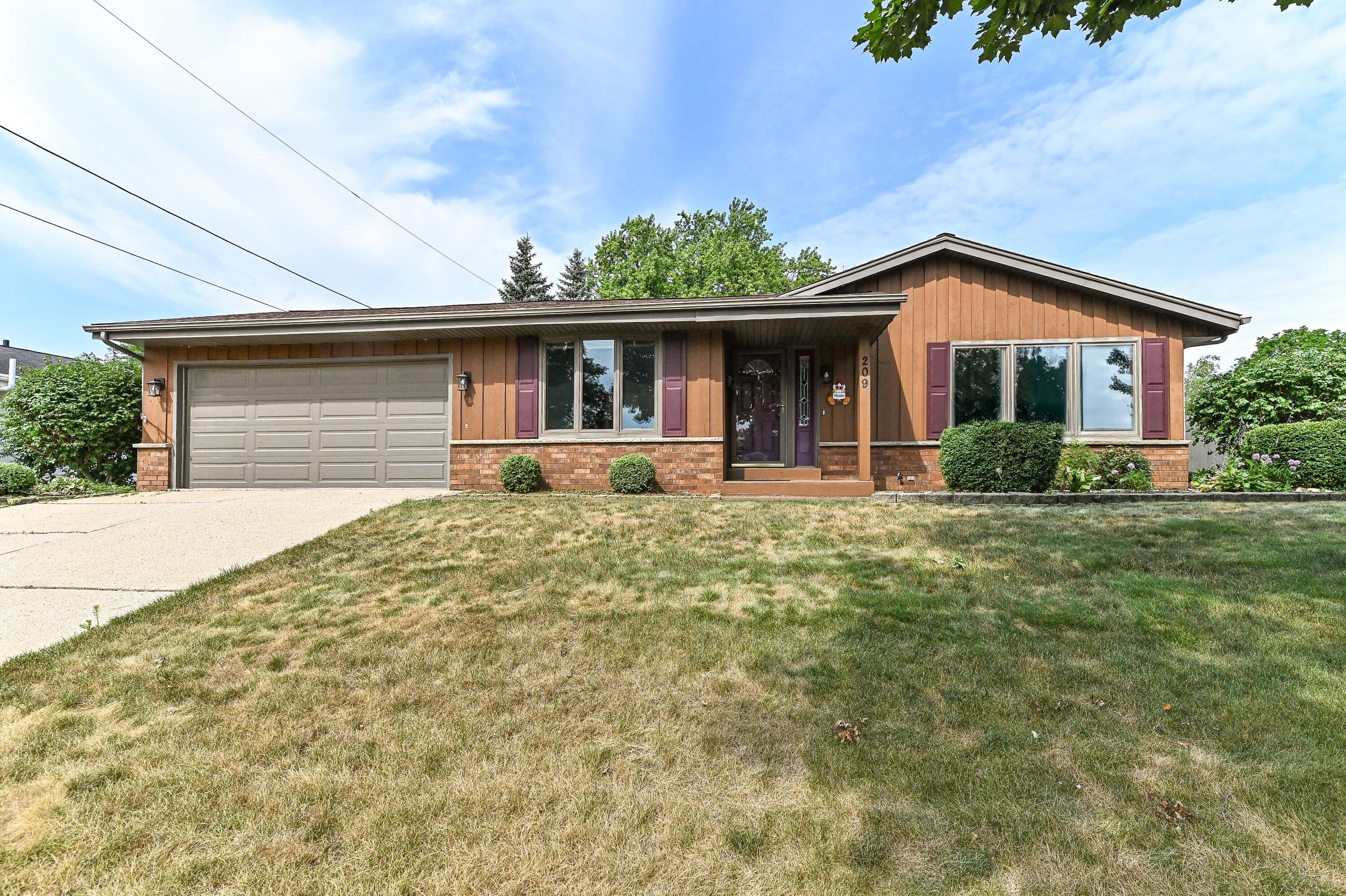 209 Parkview Dr — photo