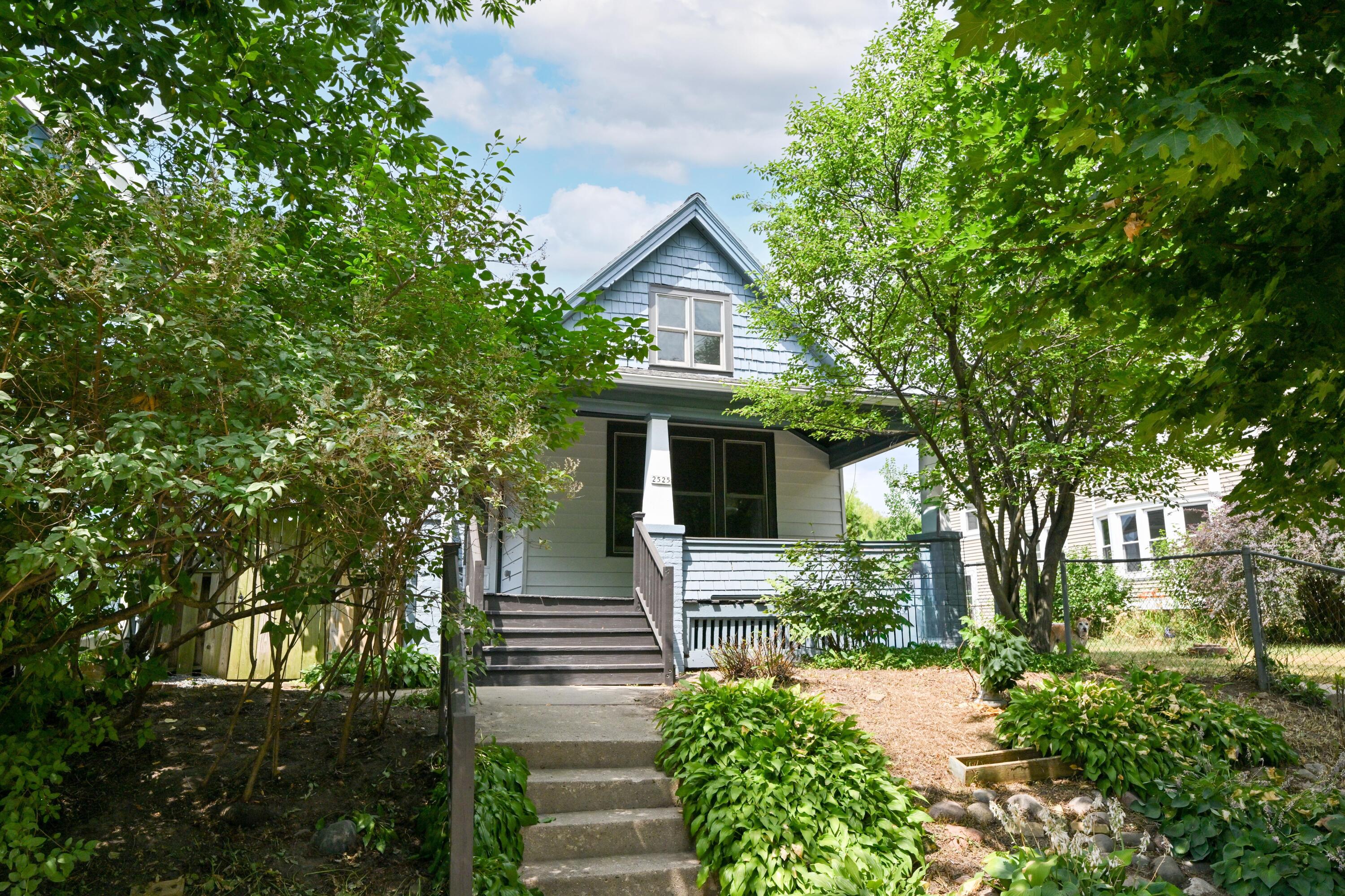 2525 N Pierce St — photo