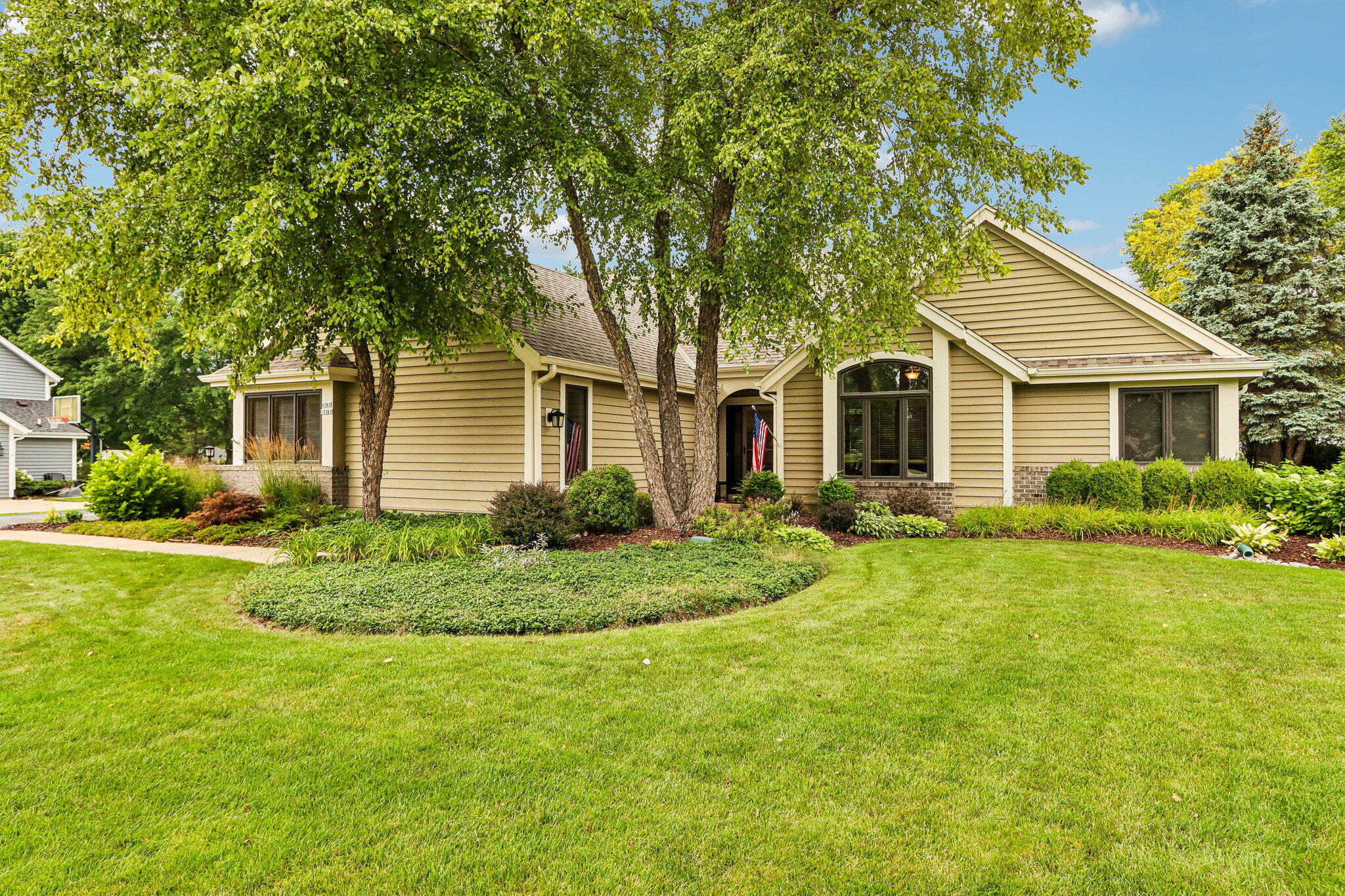 W263N2367 Deer Haven Dr — photo
