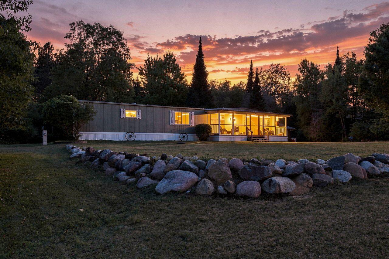 6533 Lambert Ln — photo