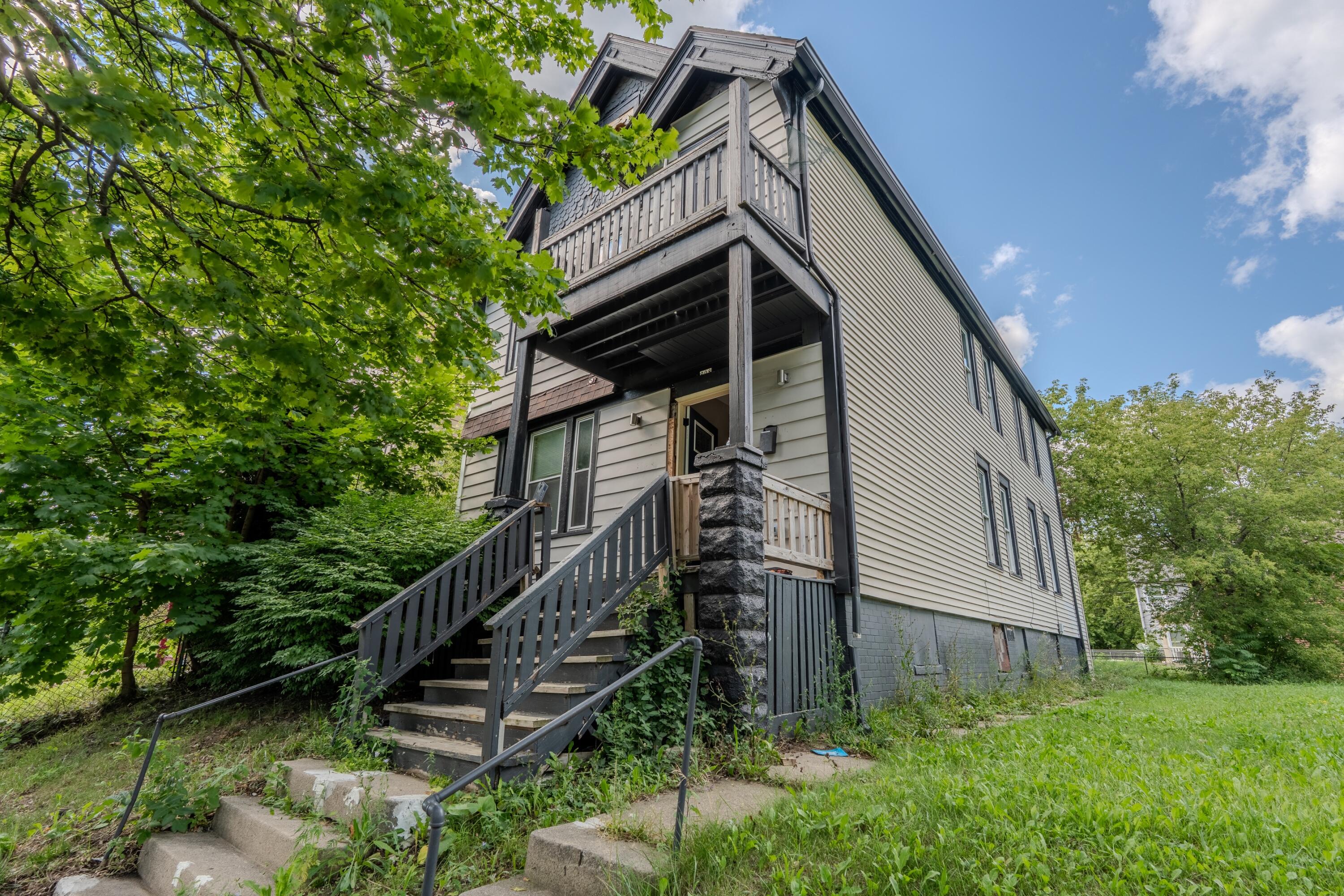 908 W Hadley St — photo