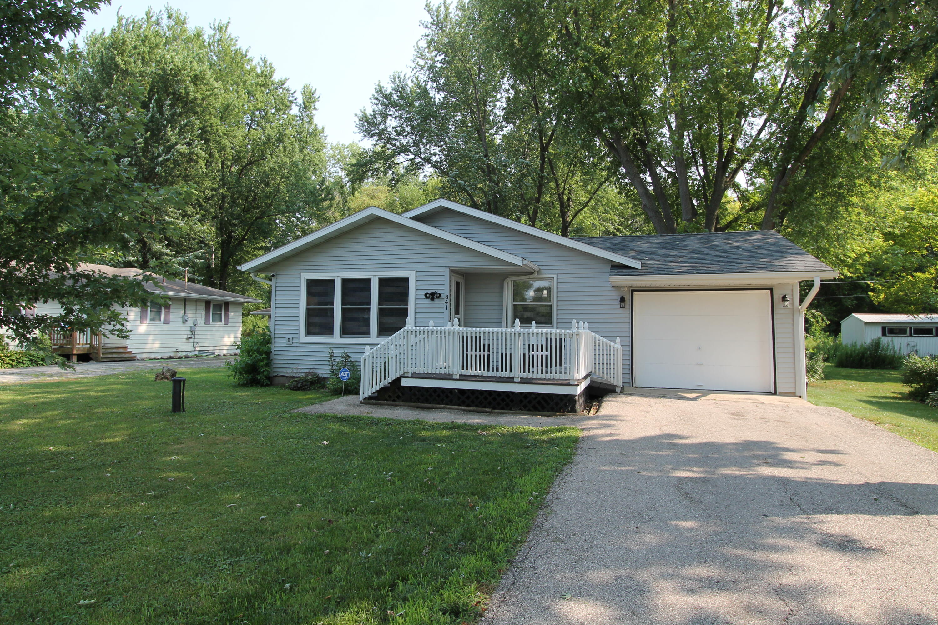 841 Legion Dr — photo