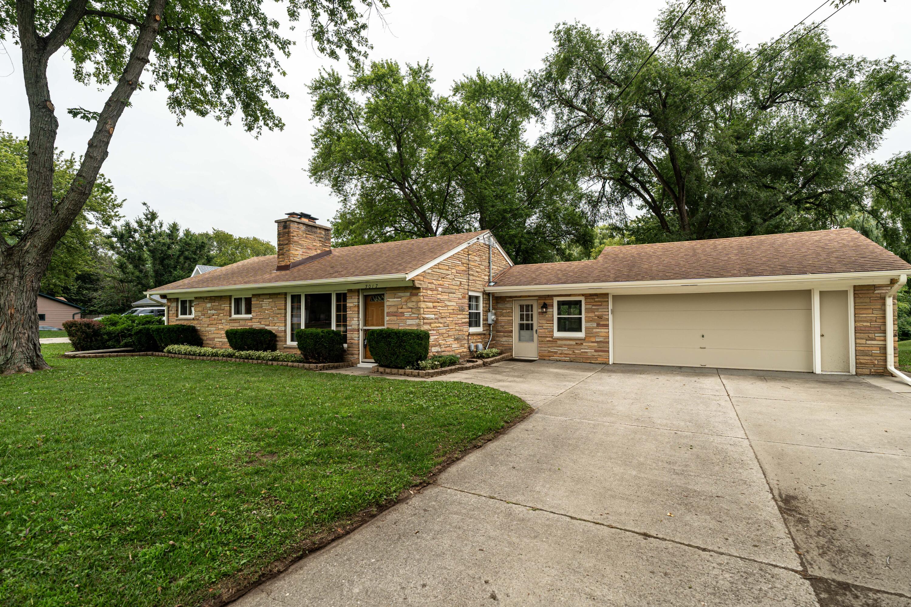3017 W Franklin Ter — photo