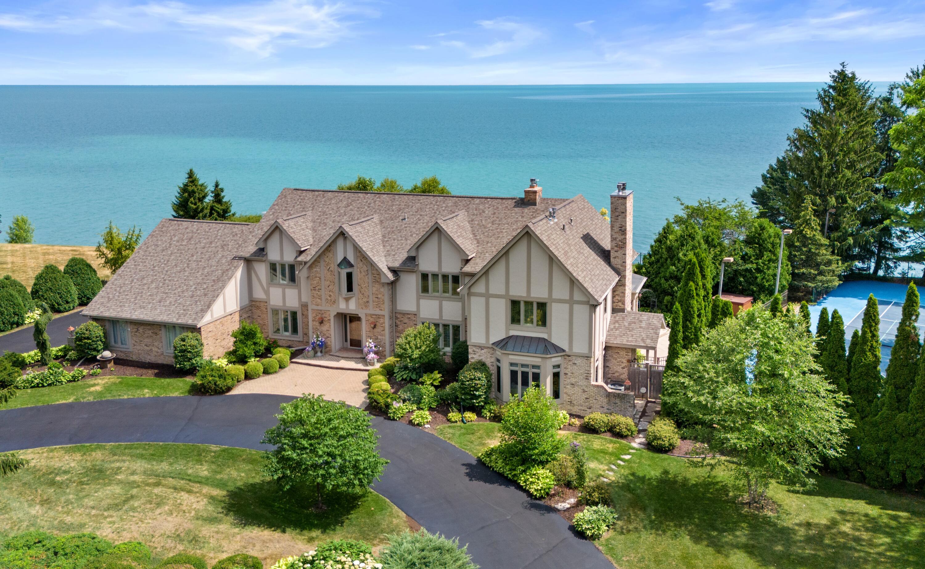 704 Waters Edge Rd — photo