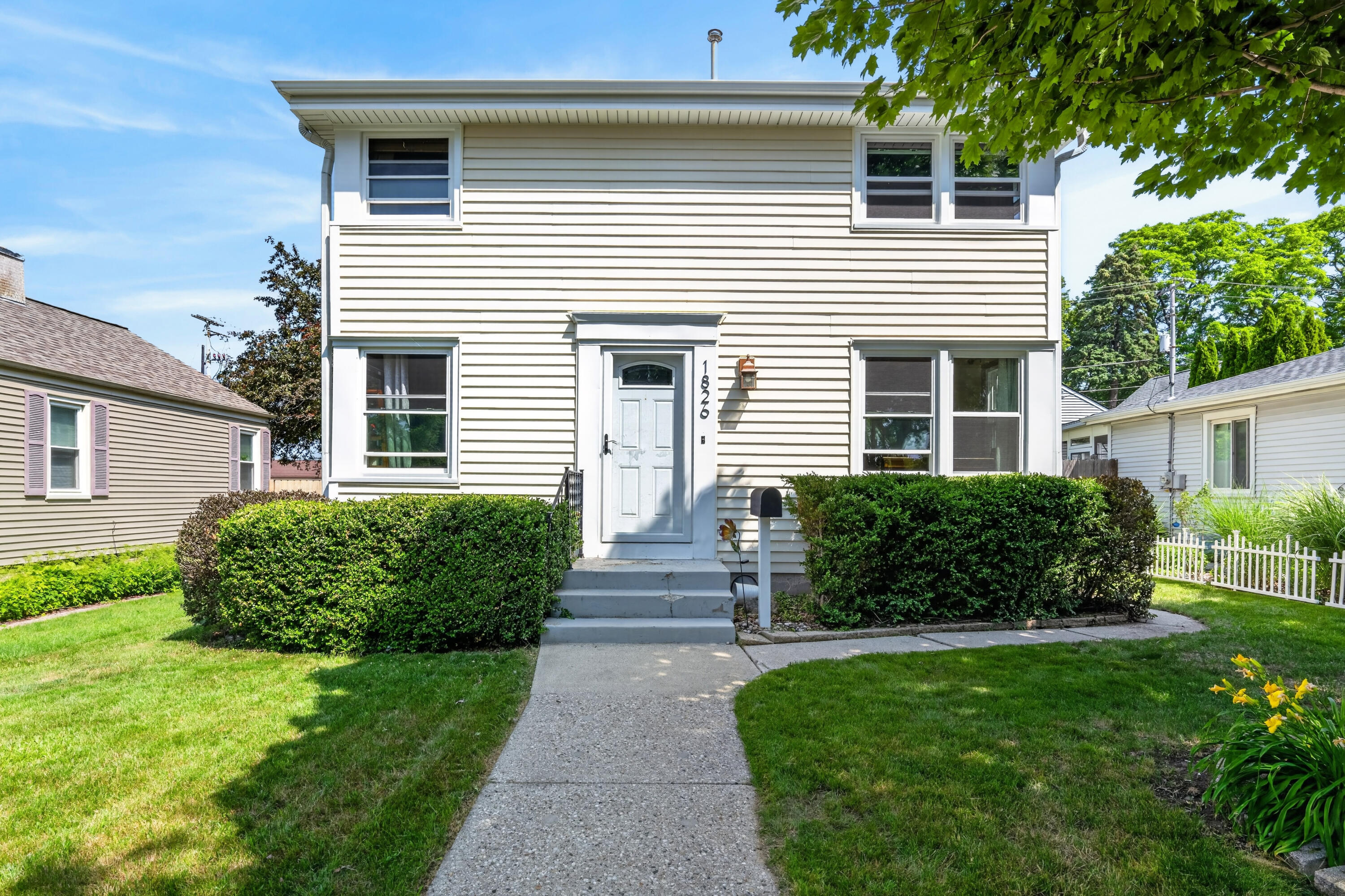 1826 E Fernwood Ave — photo