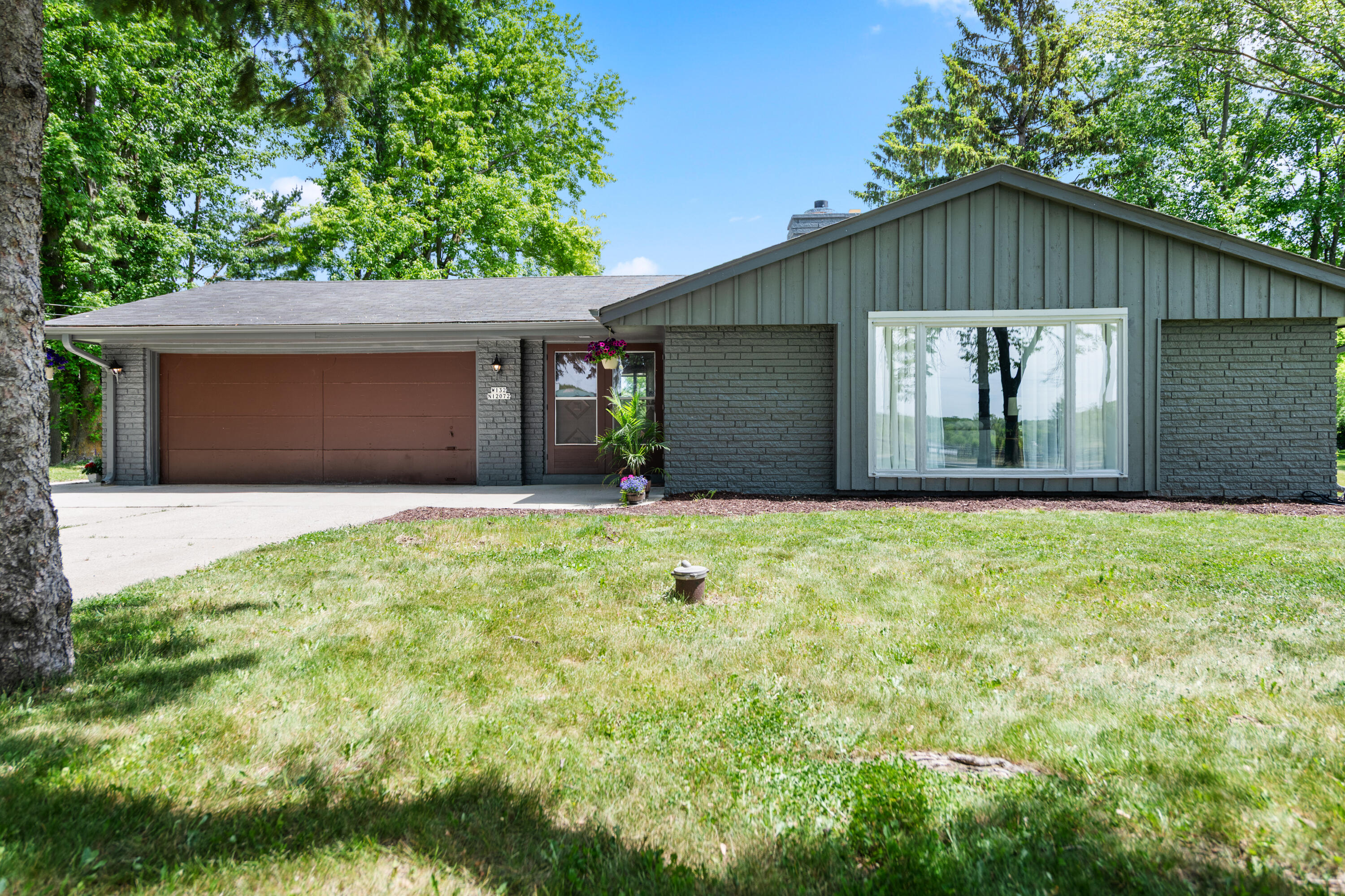 W132N12072 Mary Buth Ln — photo