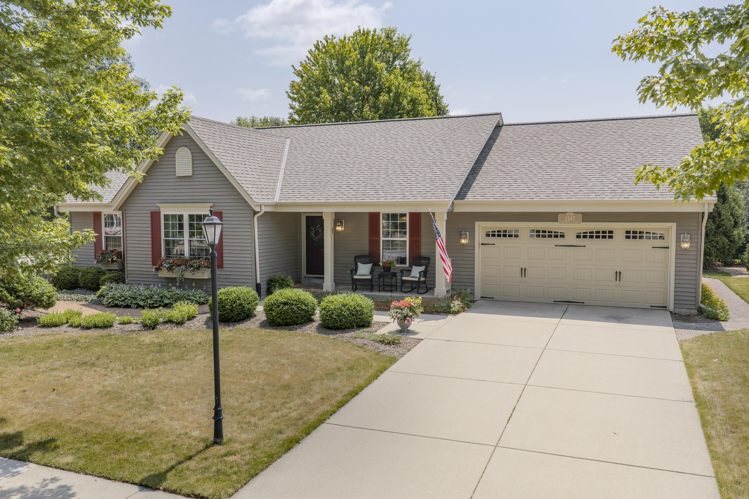 2147 Inverness Dr — photo