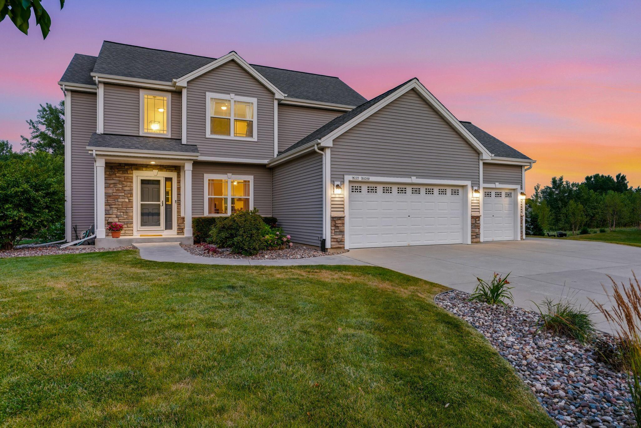 W229N4340 Baker Ct — photo