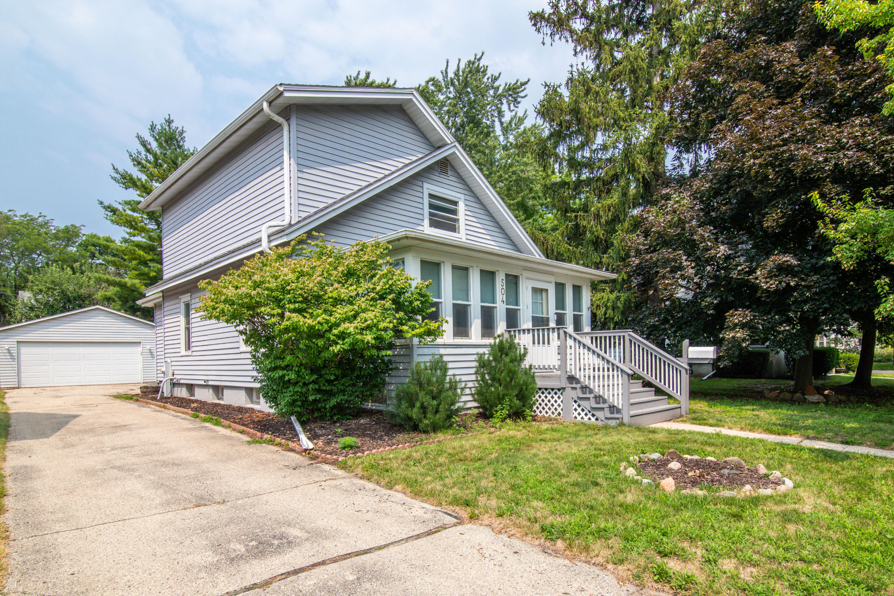504 Maple St — photo