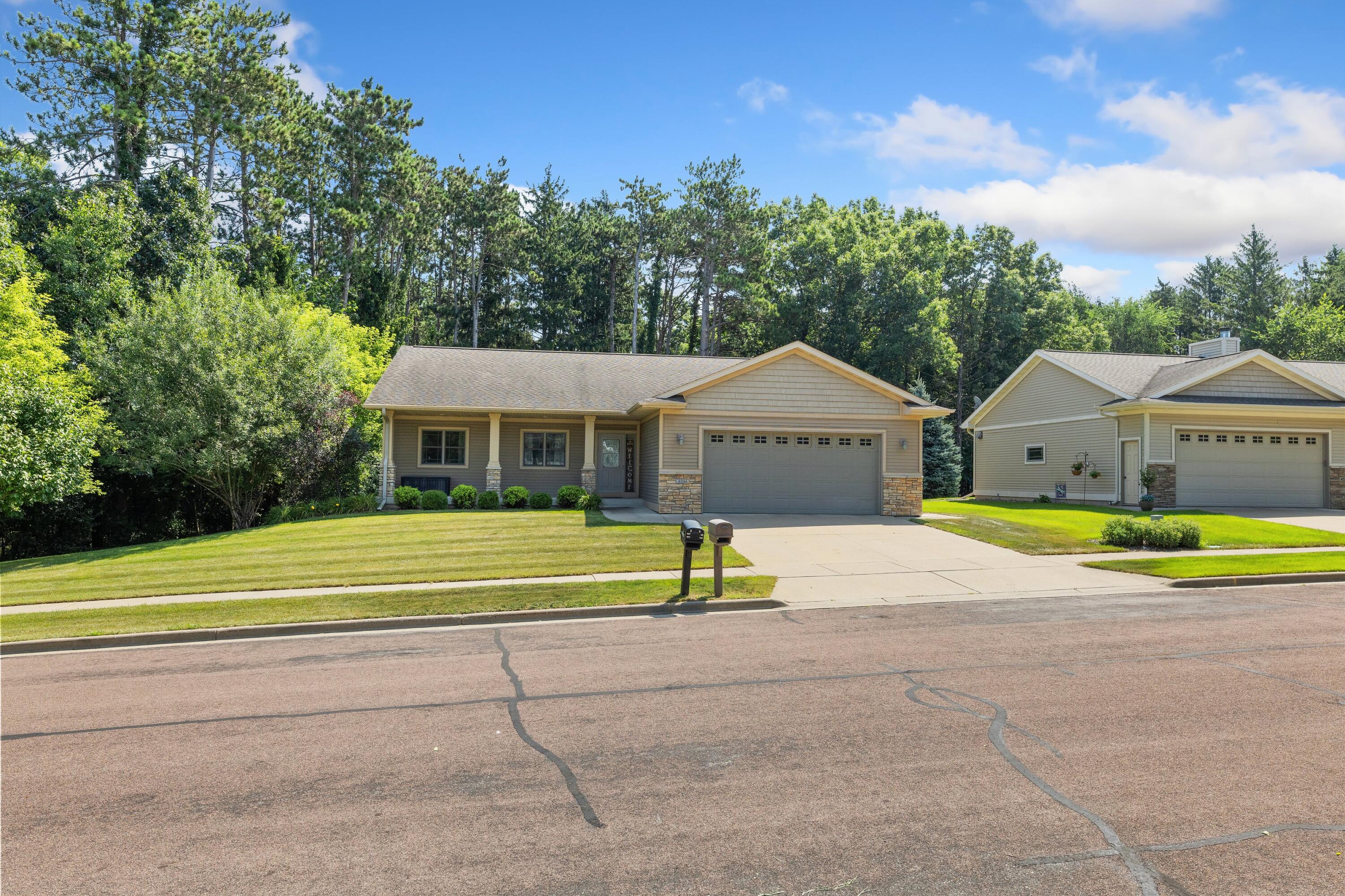 4086 Pineview St, Onalaska, WI 54650 — photo 2