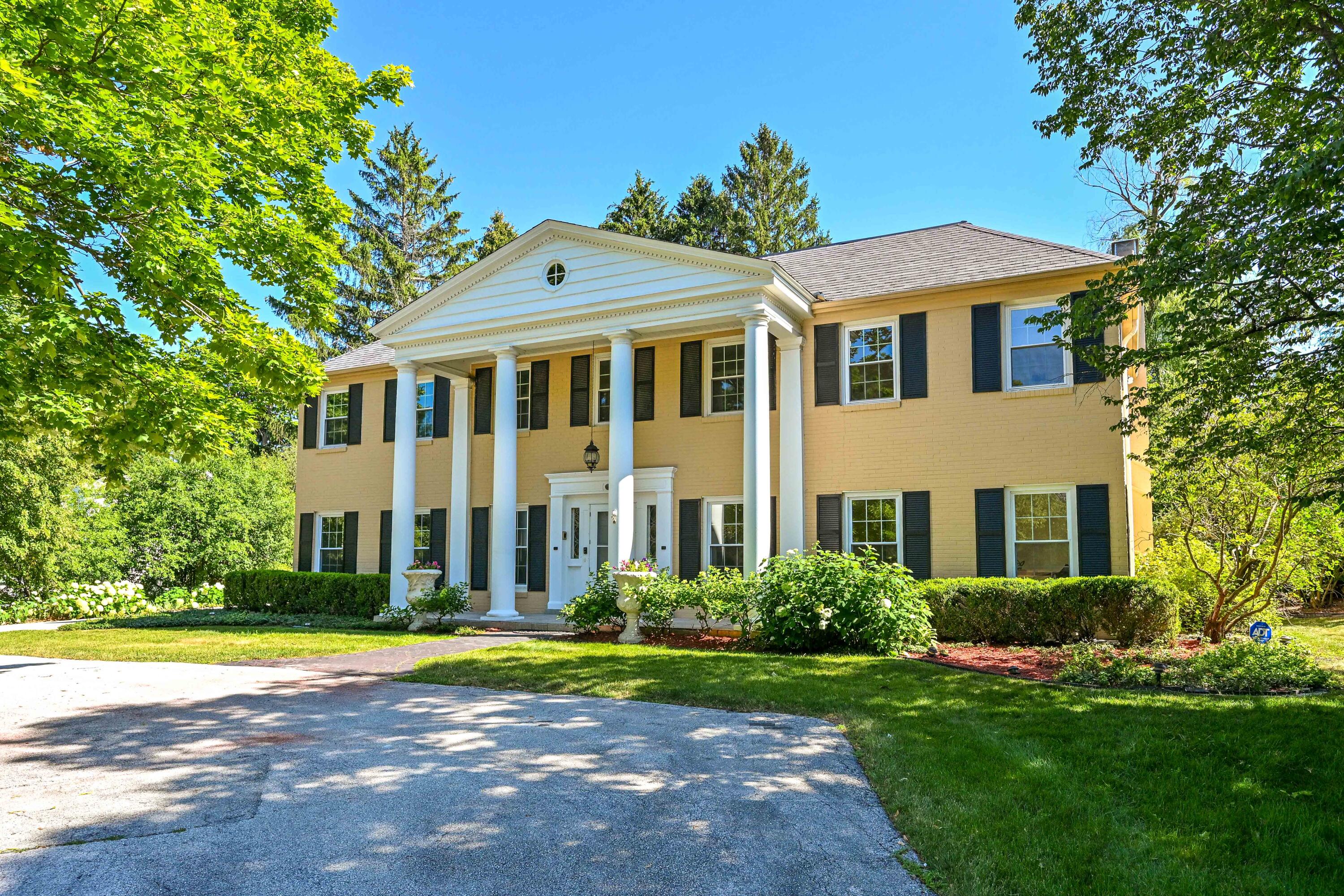 229 W Indian Creek Ct — photo