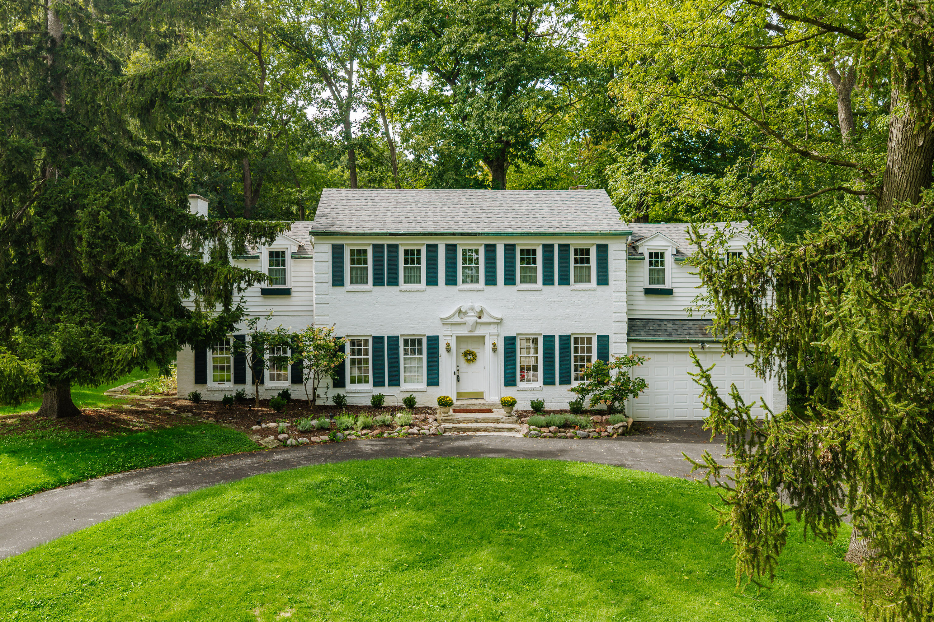 1065 Lower Ridgeway - — photo