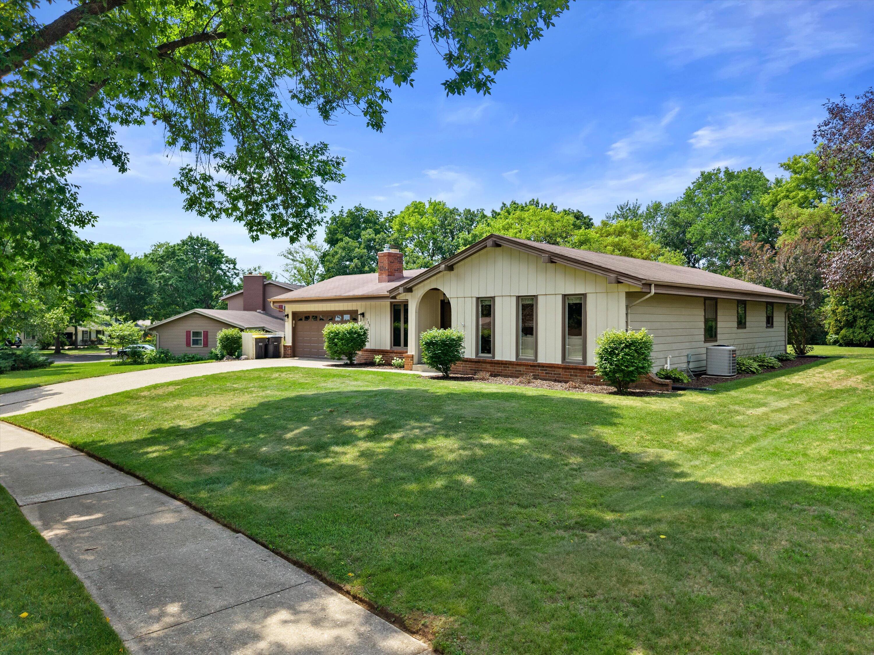 732 S Grandview Blvd — photo