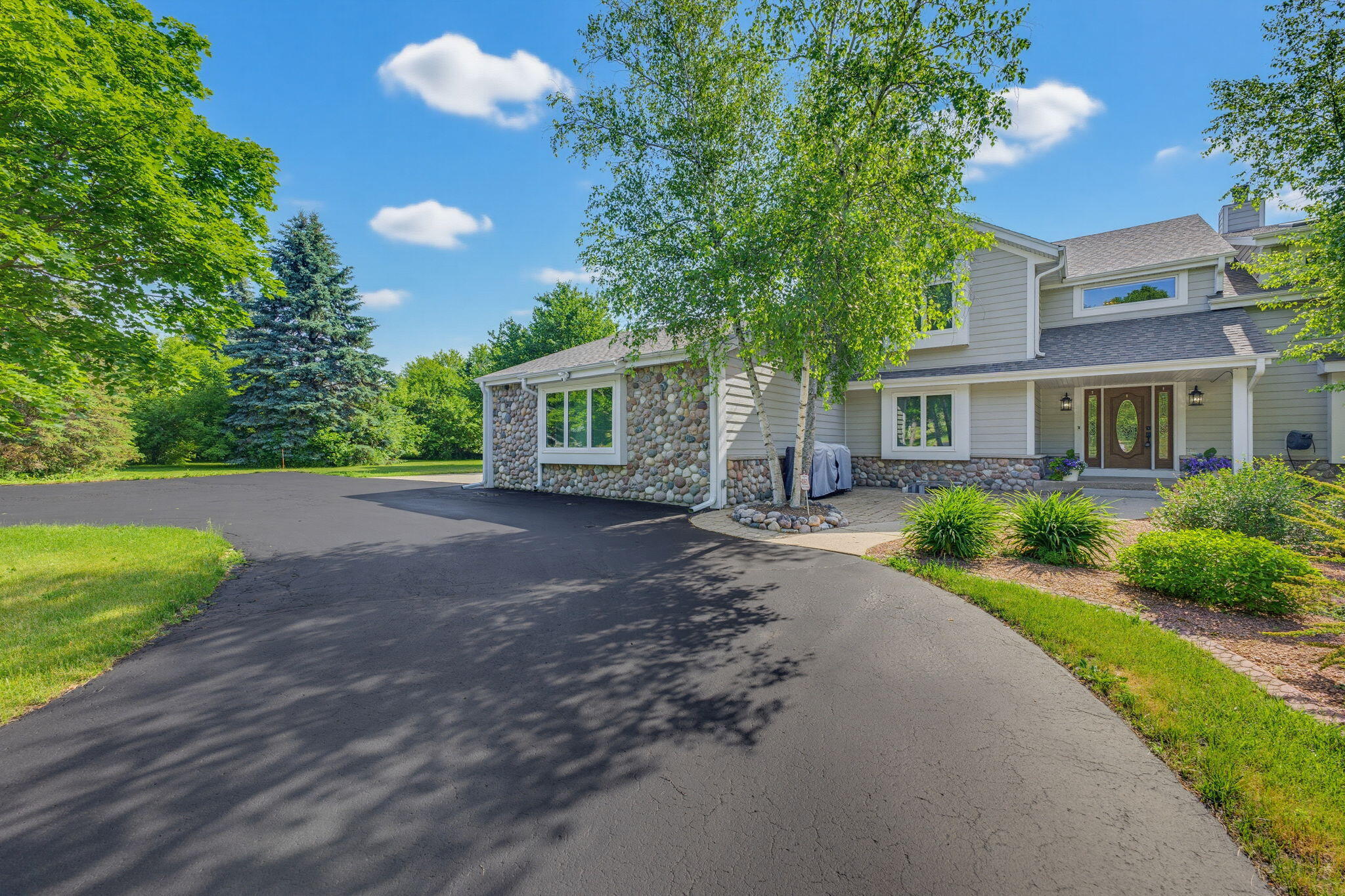 W220N11412 Amy Belle Rd — photo