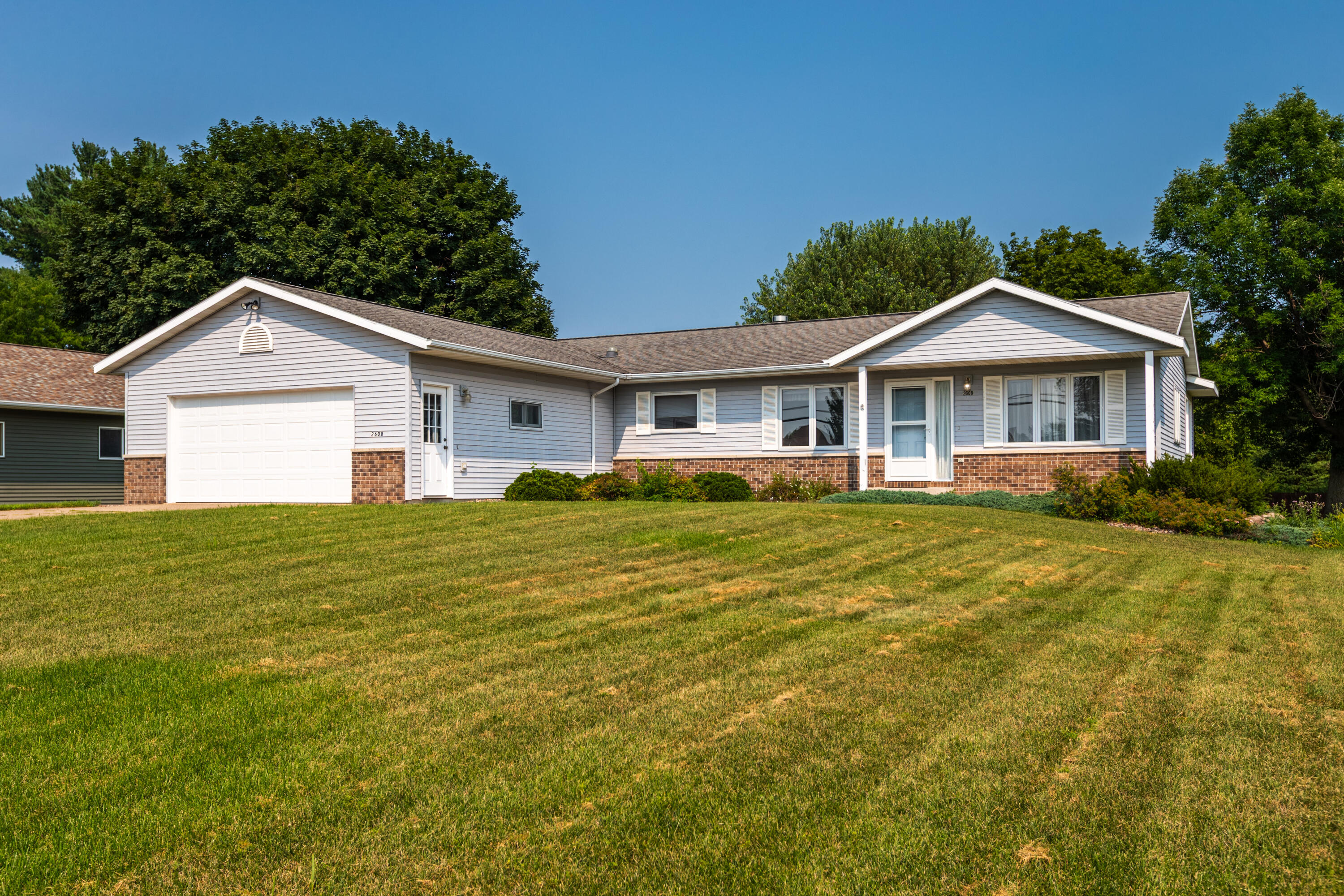 2608 Lakeshore Dr — photo