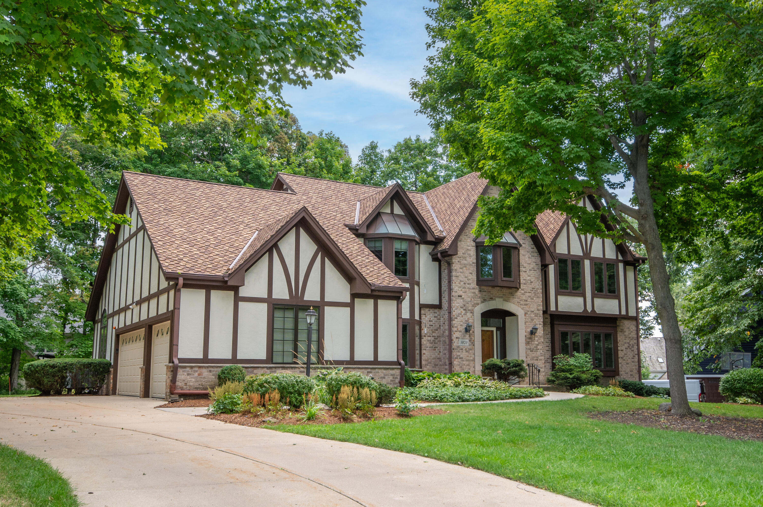 3820 Charter Point Ct — photo
