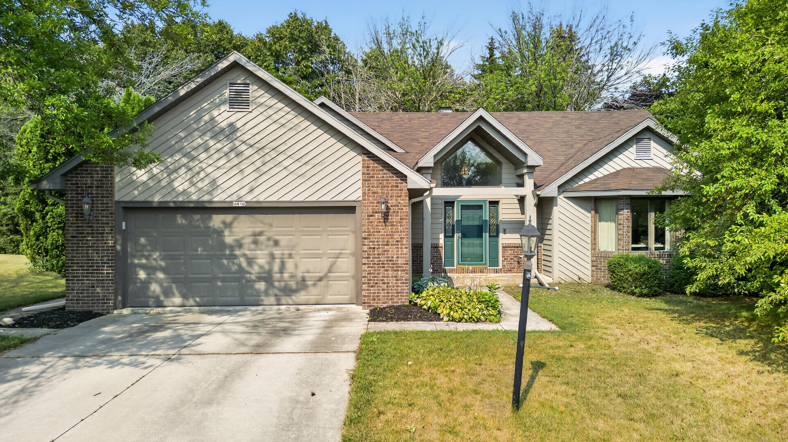 4418 Hunters Glen Dr — photo