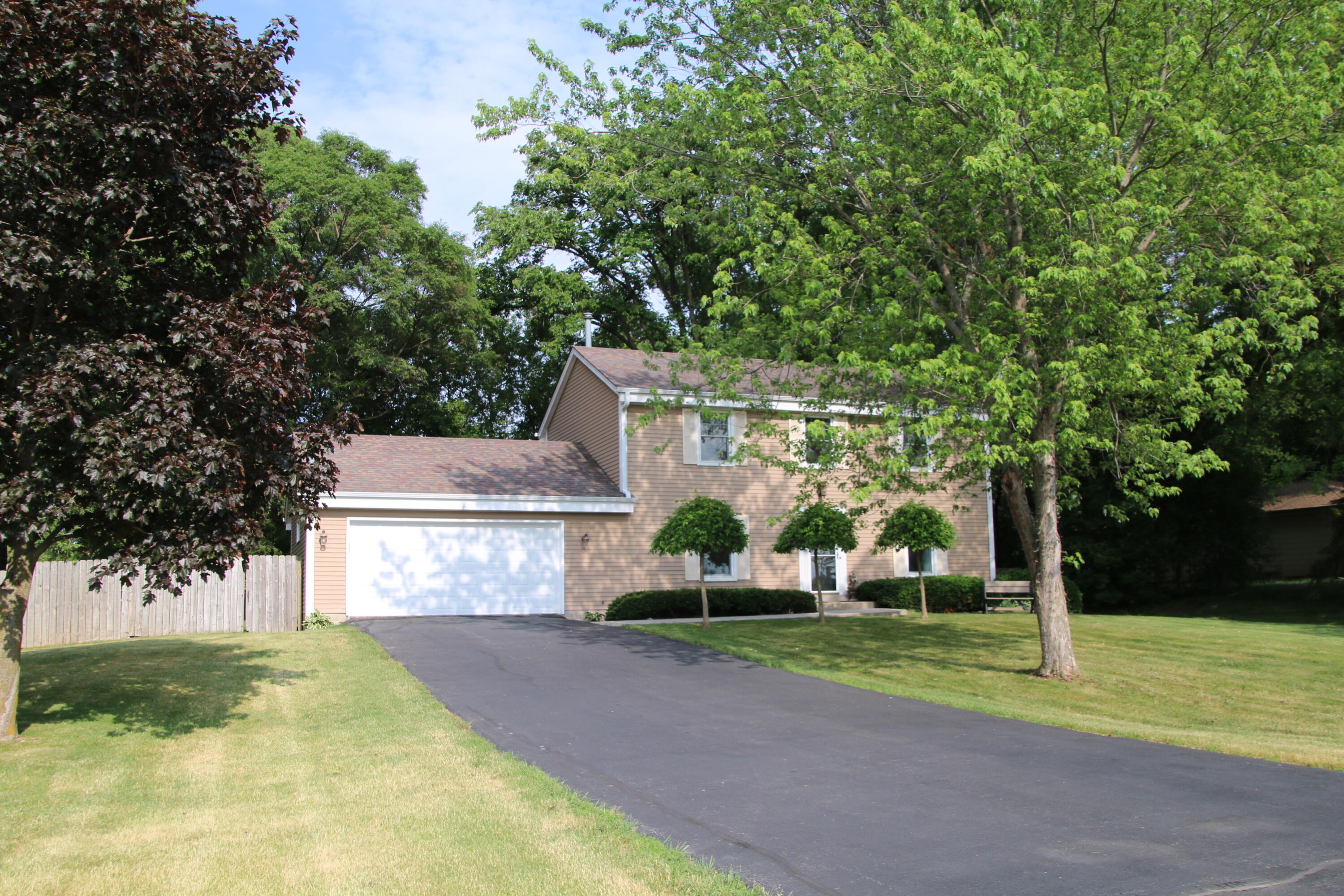 1400 S Ridgeway Rd, New Berlin, WI 53146 — photo 2