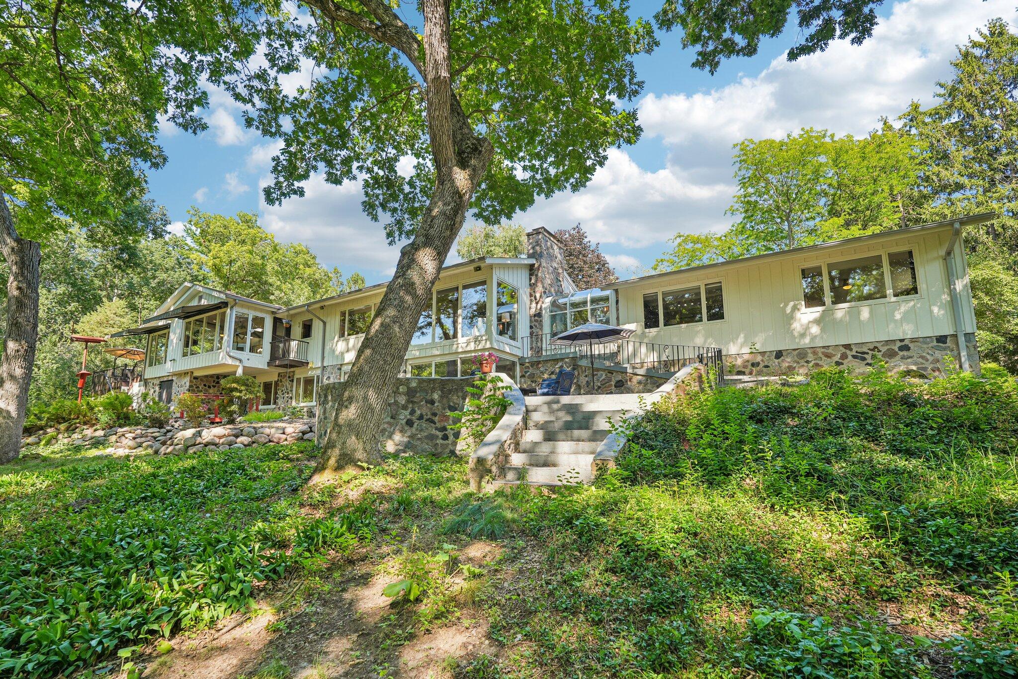 W335N5421 Wedgewood Dr — photo