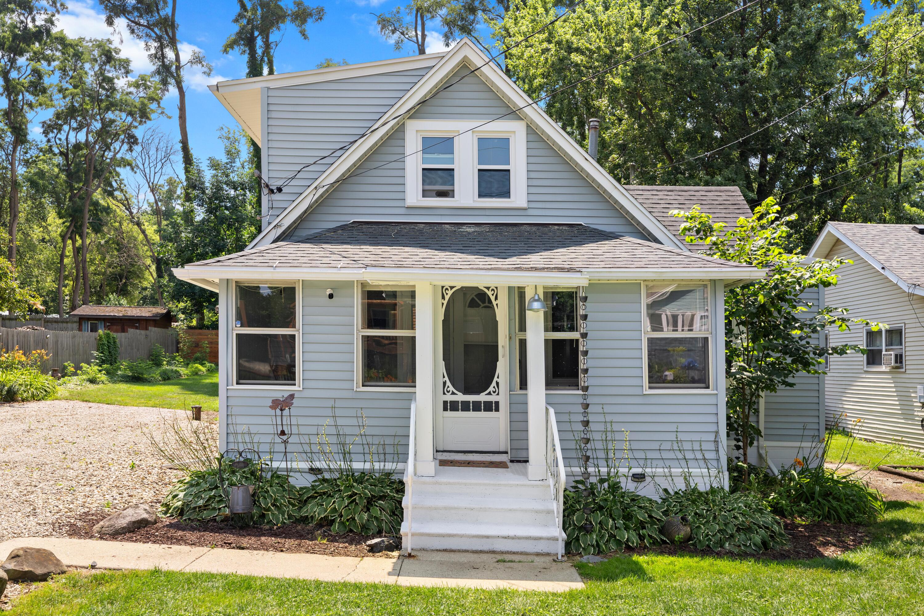 705 Hickory Rd — photo