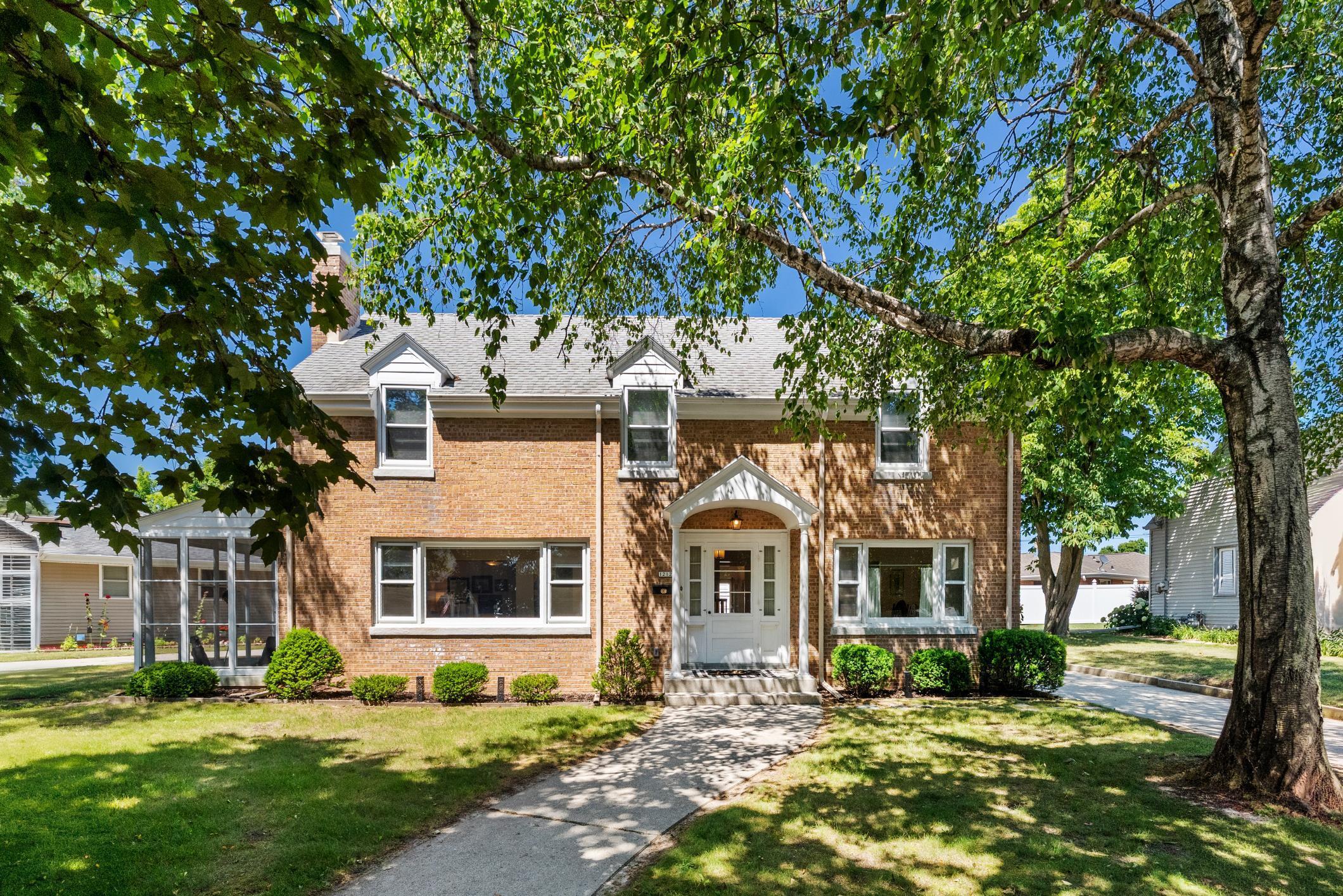 1212 Fairmont Ln — photo