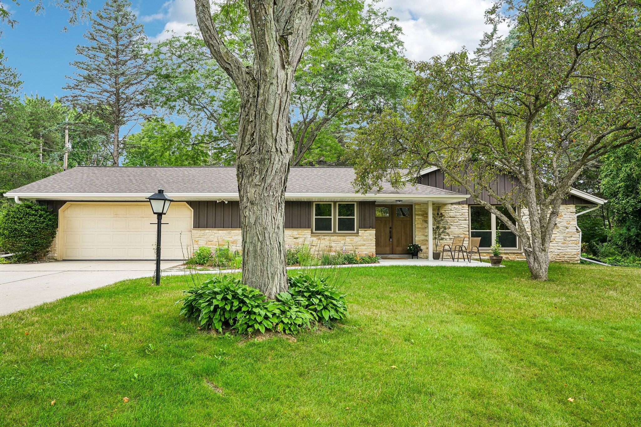 1389 Glenbrook Dr — photo