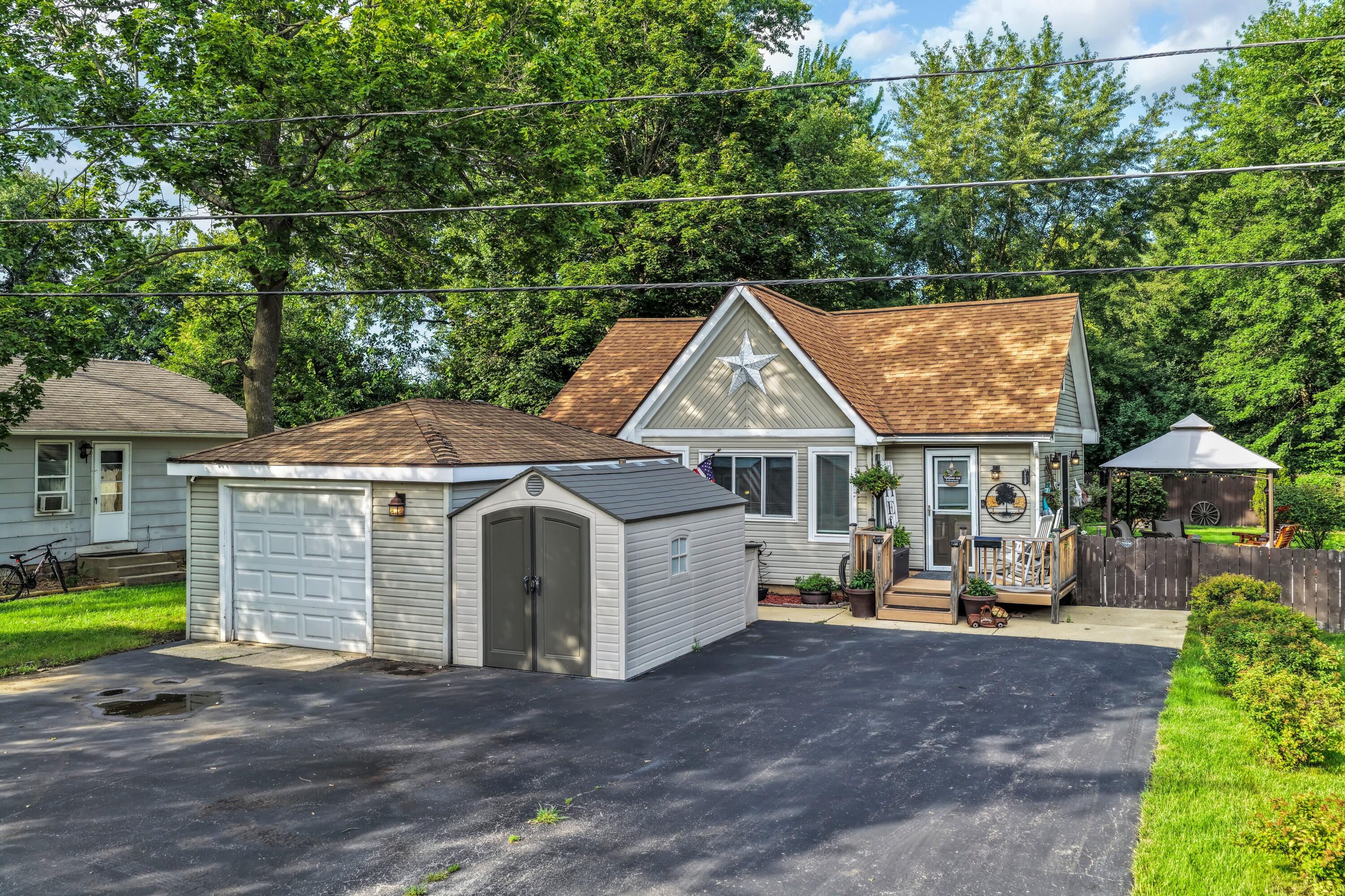 7557 Shorewood Dr — photo