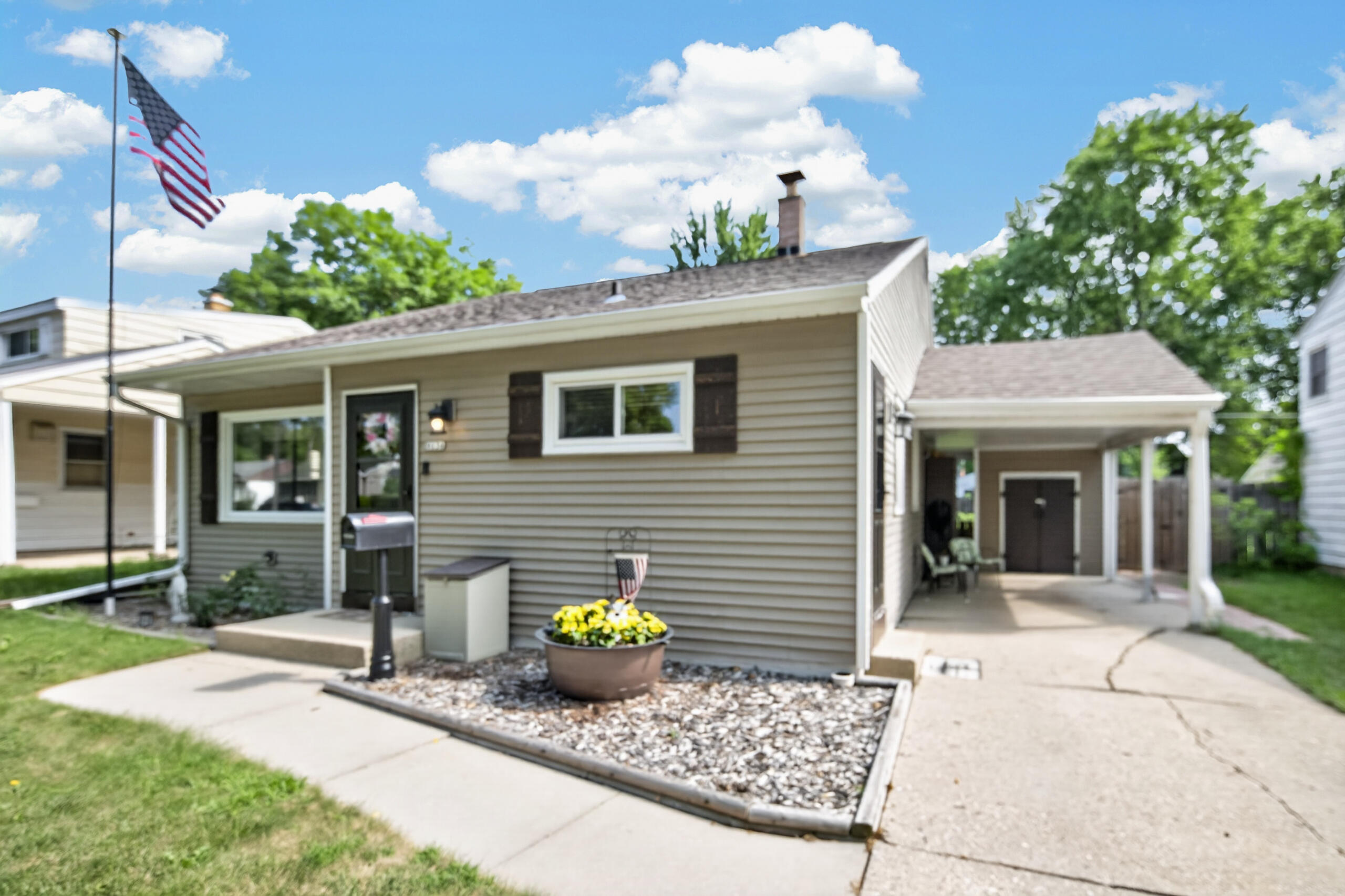8036 W Scranton Pl — photo