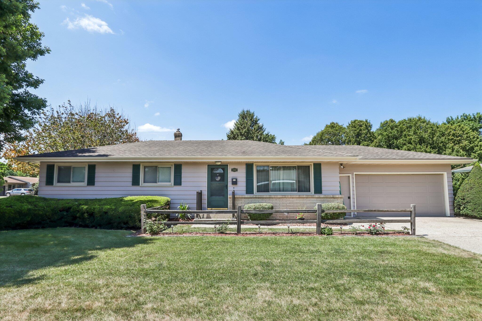1005 N Sumac Dr — photo