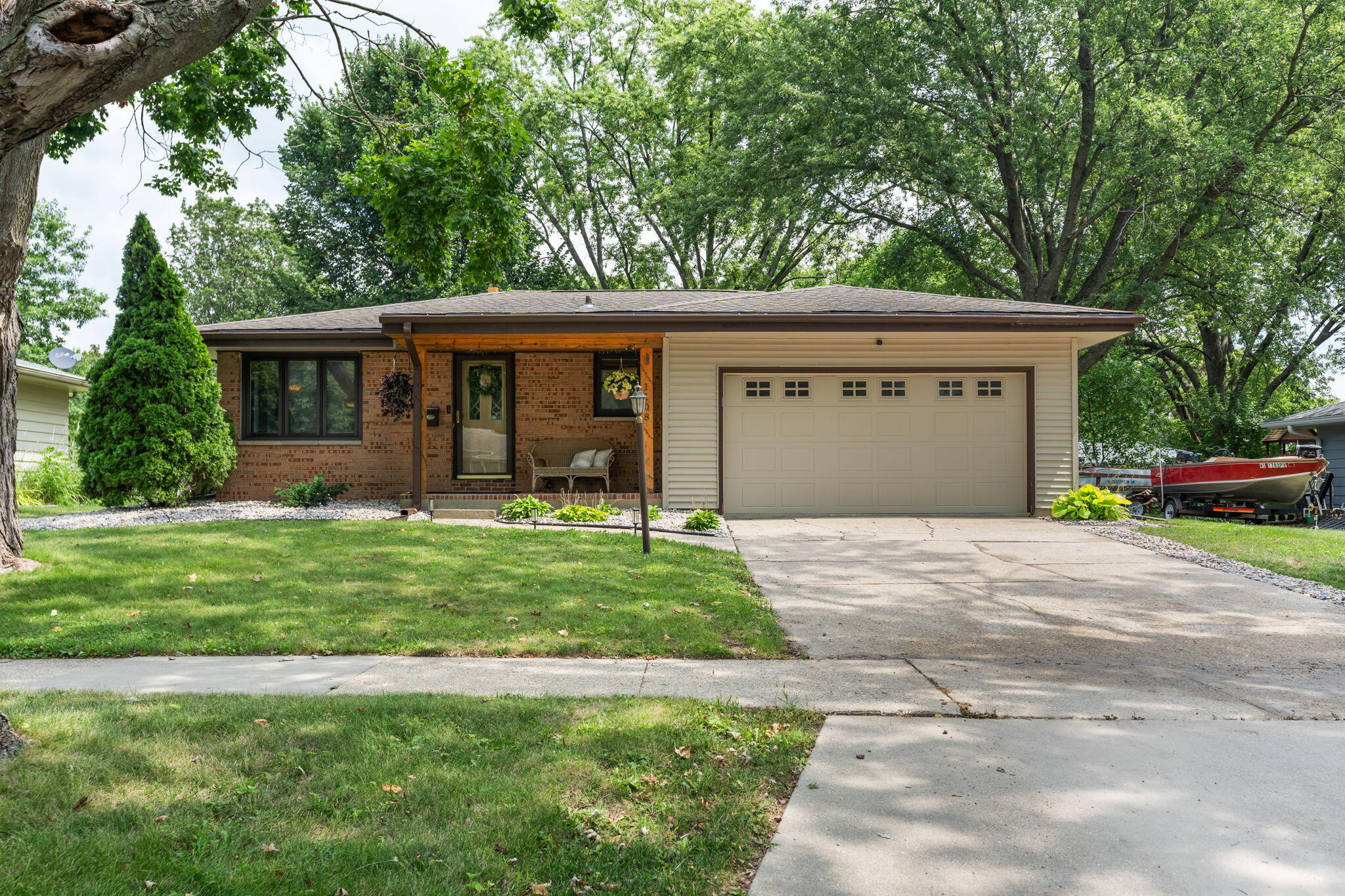 1108 Erie Dr — photo