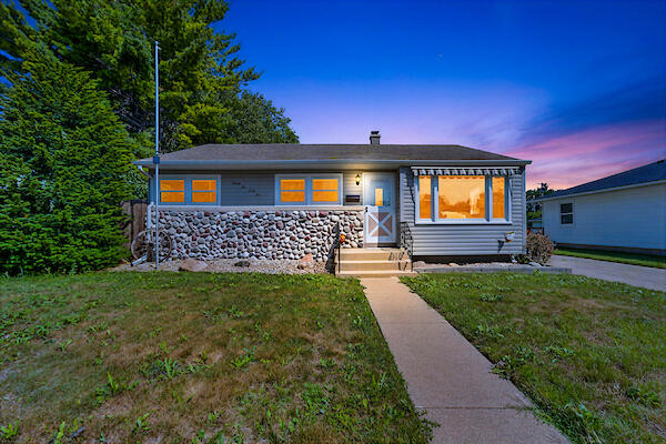2542 Pinehurst Ave — photo