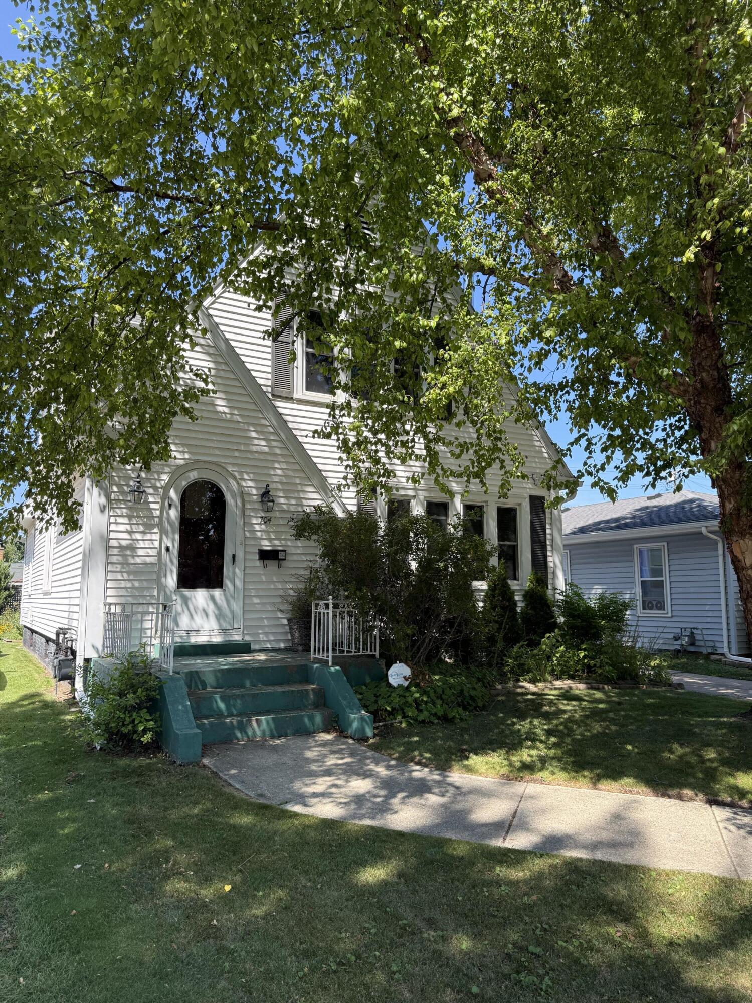 704 William St — photo