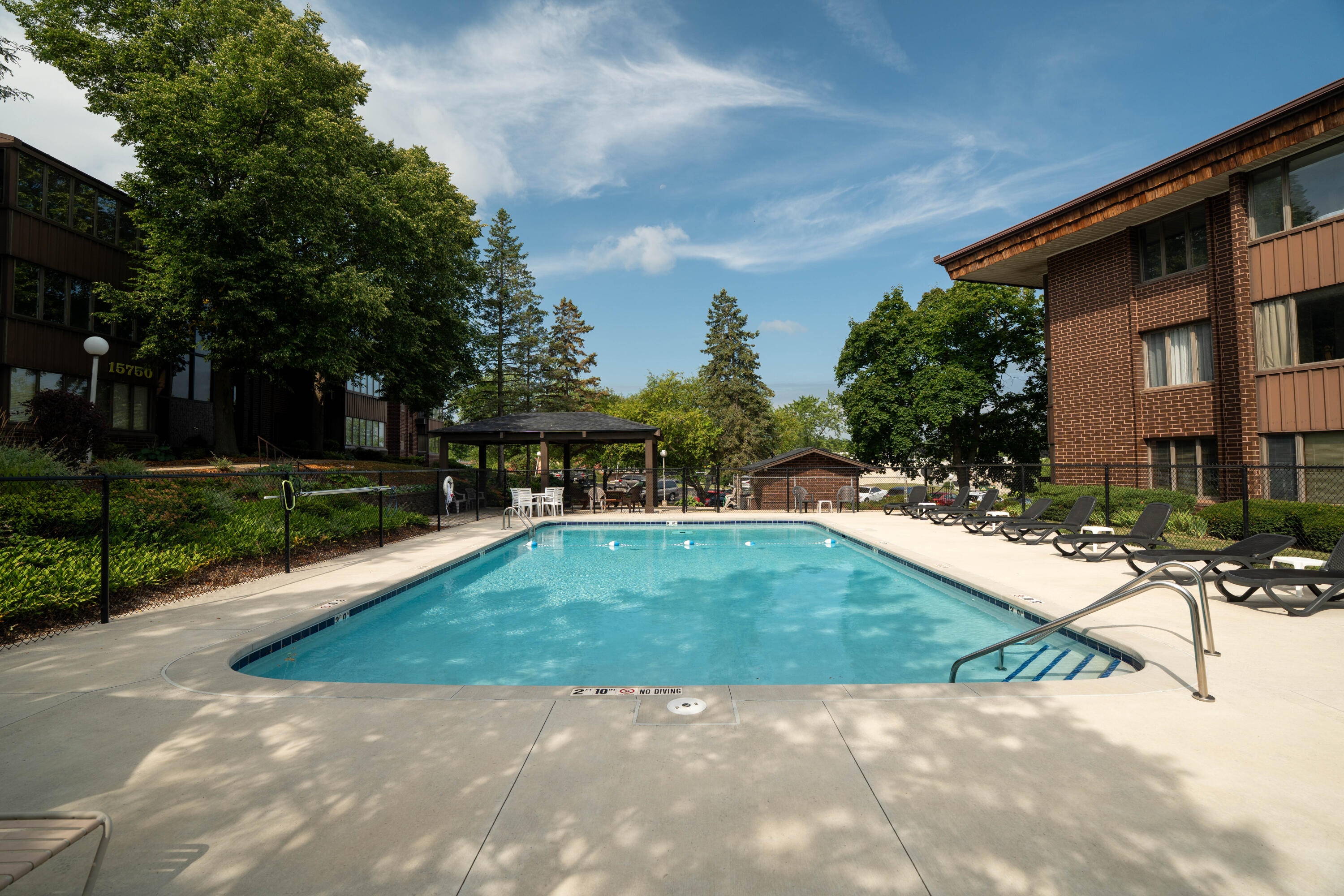 N85W15650 Ridge Rd, 302, Menomonee Falls, WI 53051 — photo 2