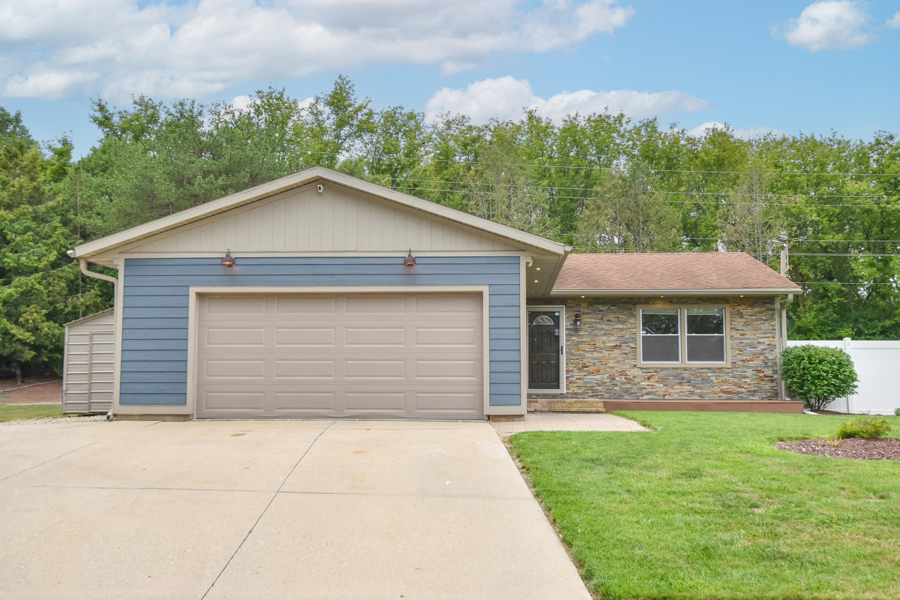 400 Indiana Ct — photo