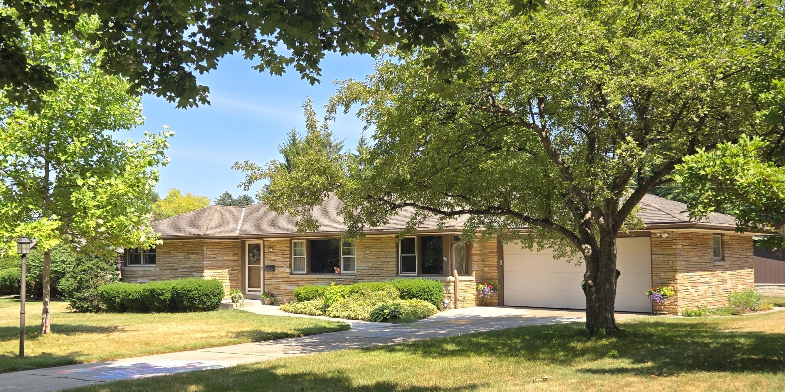 5617 W Jackson Park Dr — photo