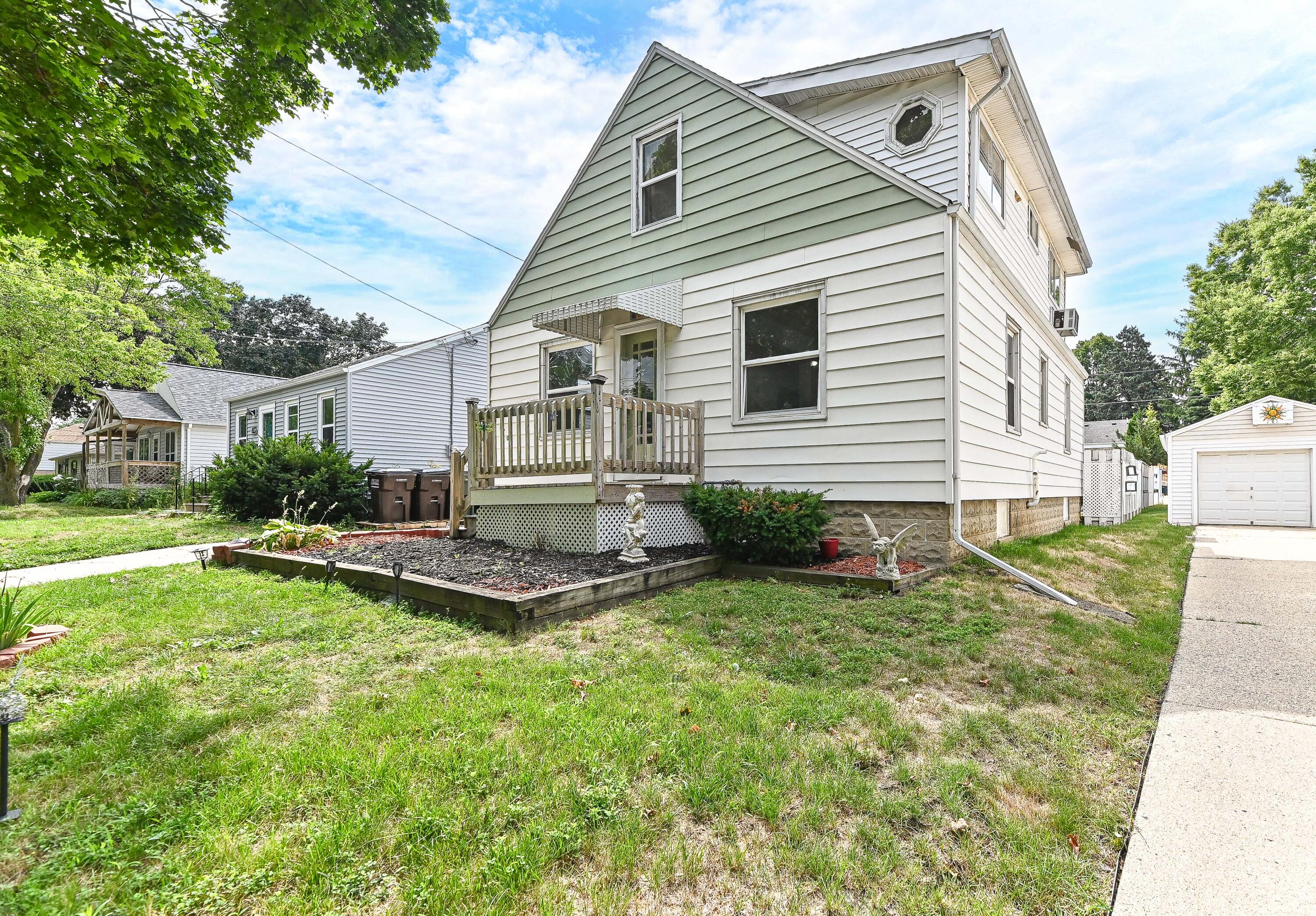 1705 E Eden Pl — photo