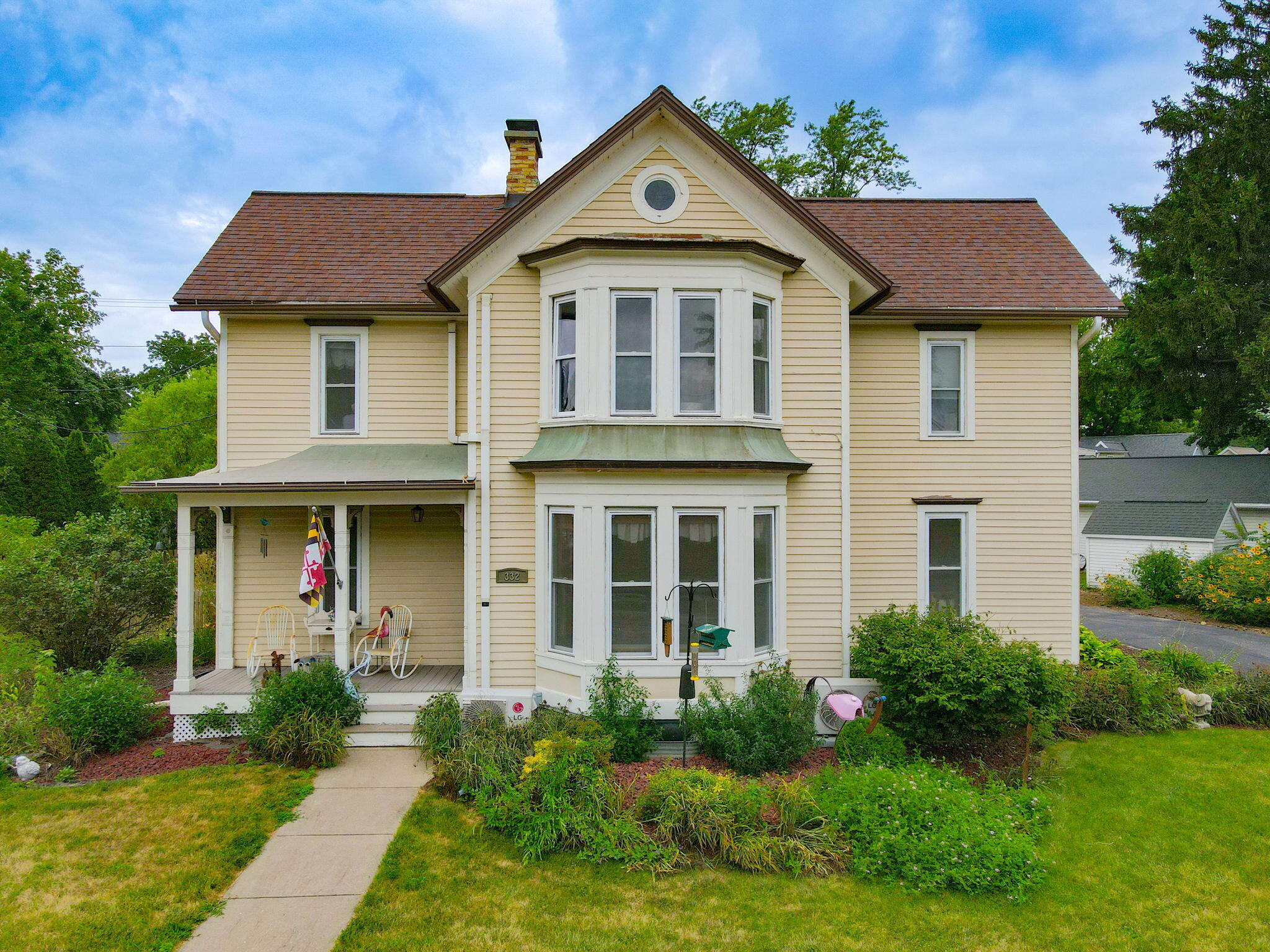 332 Riverside Dr — photo
