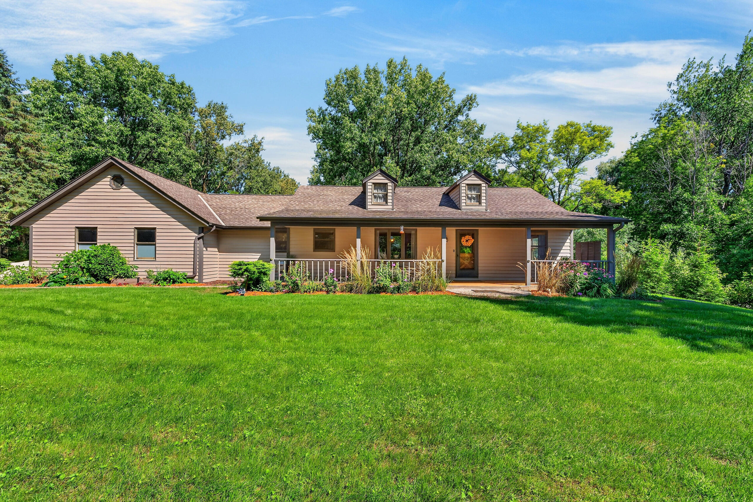 6242 Pleasant Valley Rd — photo