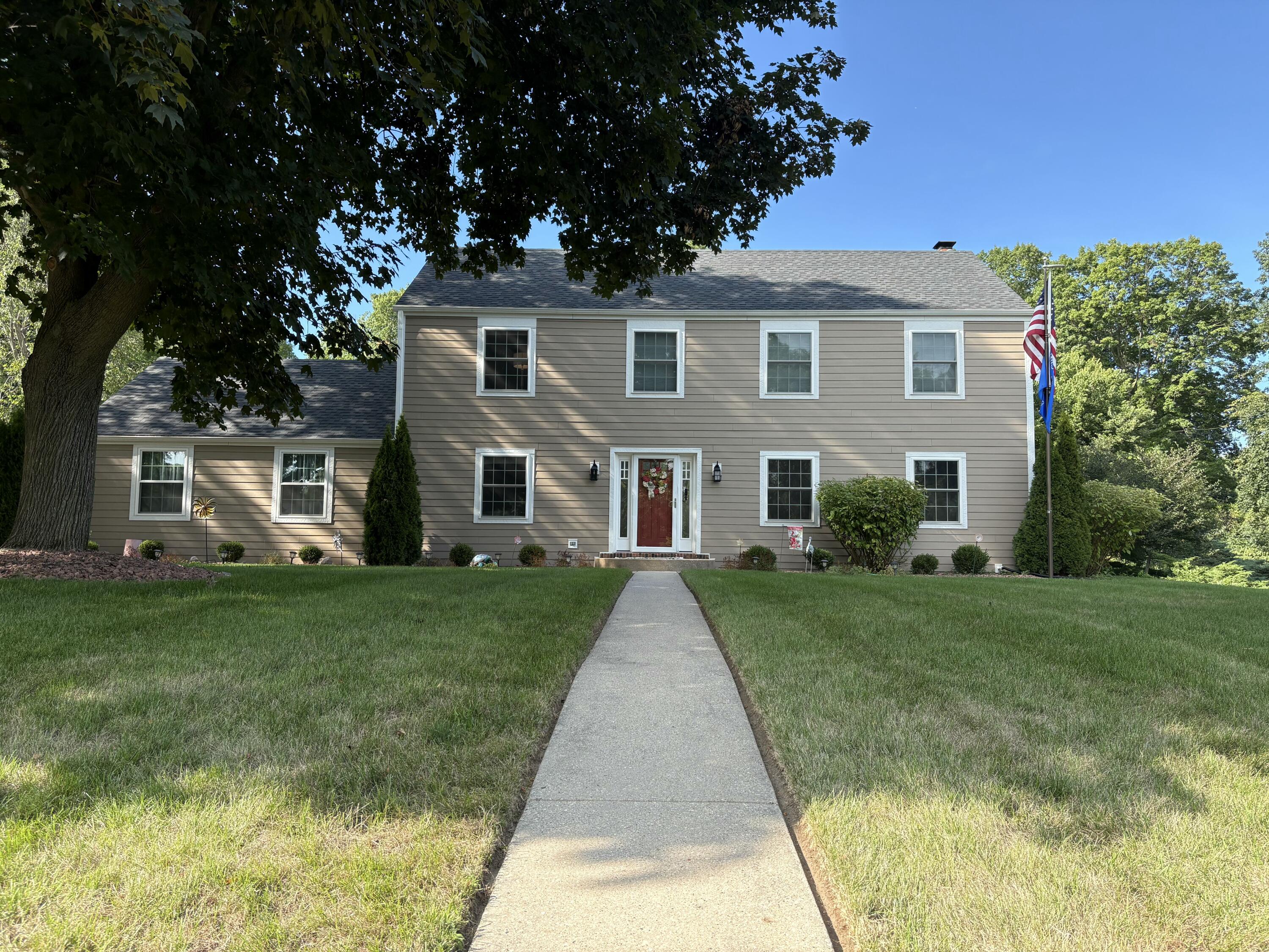 18400 Chevy Chase — photo
