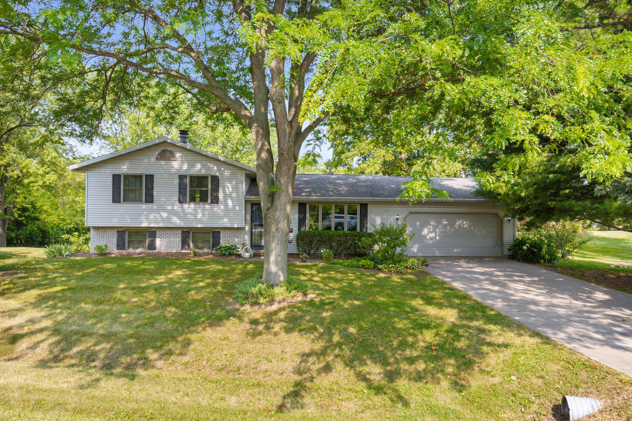 921 Wesley Rd — photo