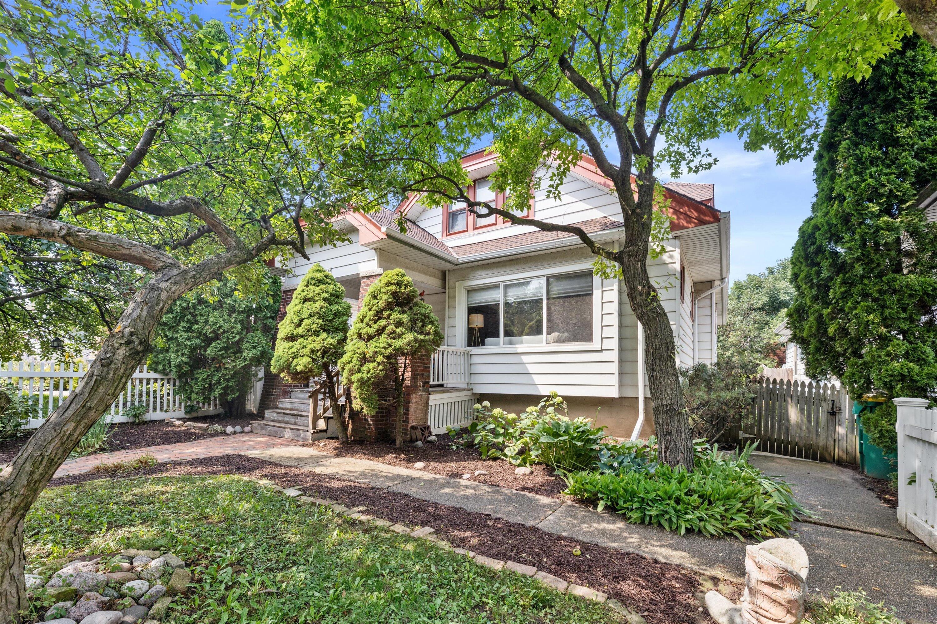 1816 E Beverly Rd — photo